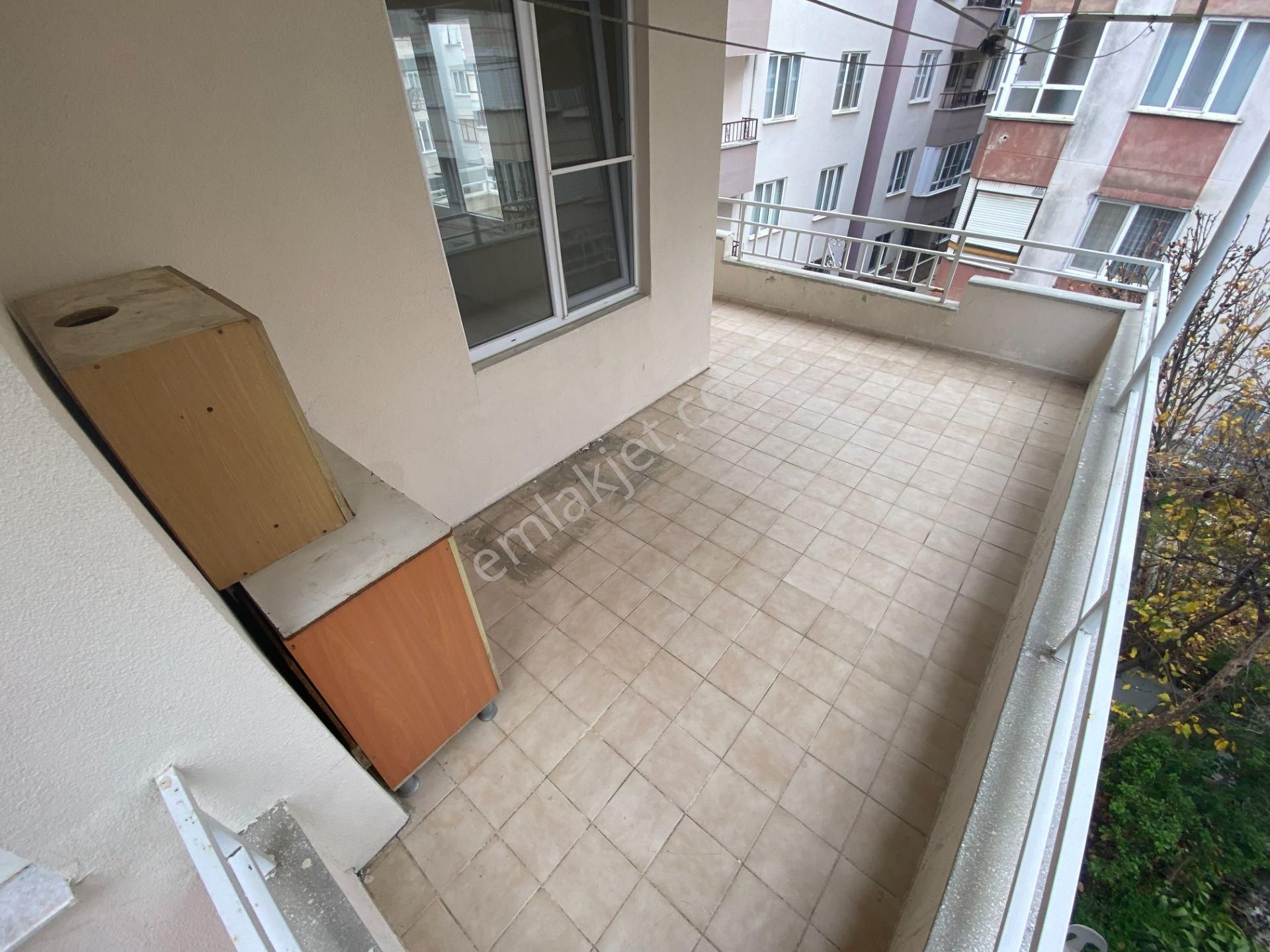 Jet'ten Akçay Merkezde Ön Cephe Geniş Balkonlu 2+1 Kiralık Daire - Görsel 31