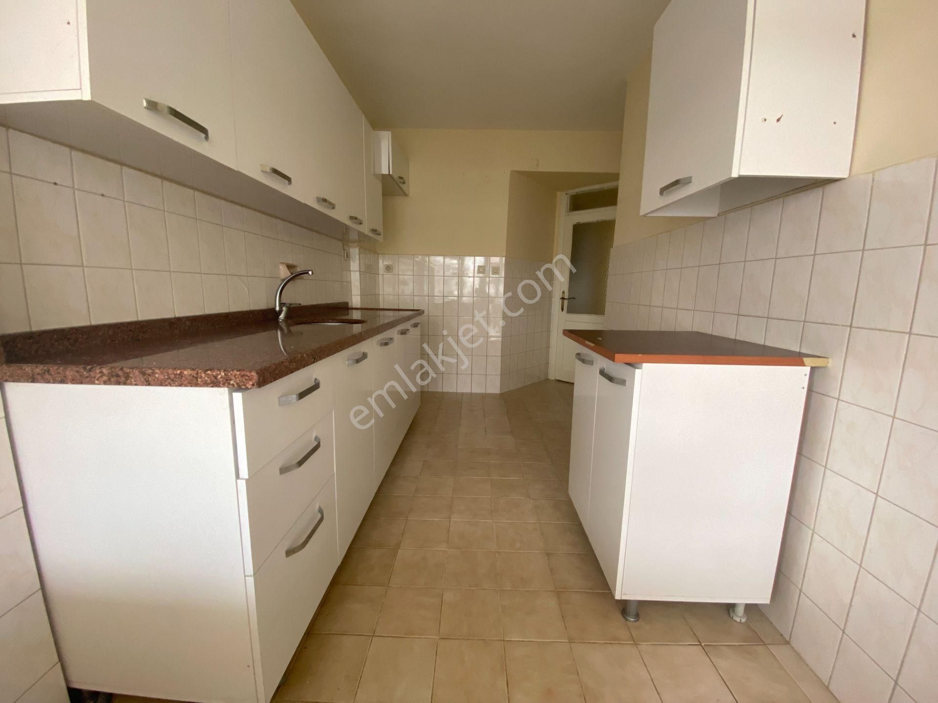 Jet'ten Akçay Merkezde Ön Cephe Geniş Balkonlu 2+1 Kiralık Daire - Görsel 3