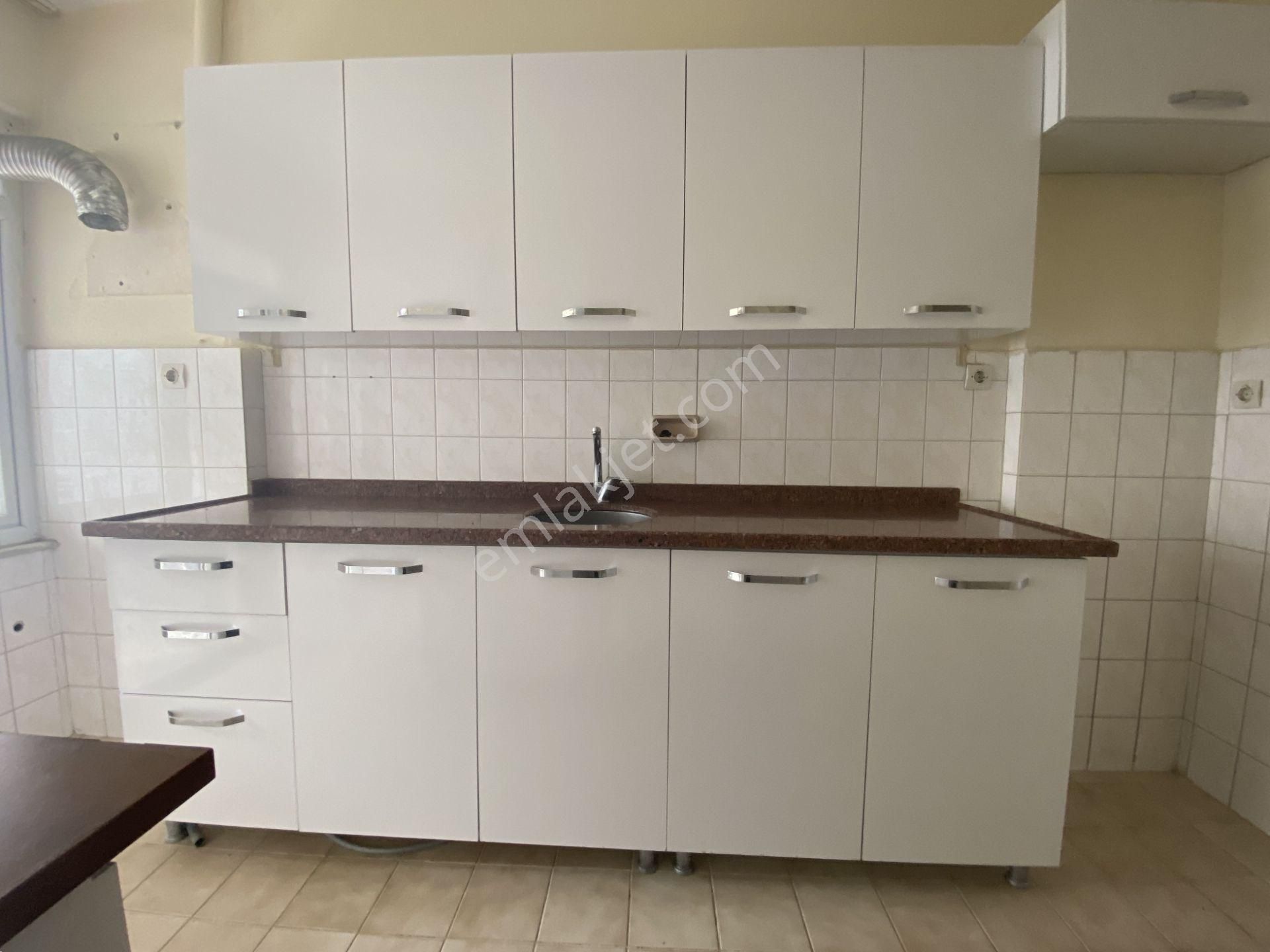 Jet'ten Akçay Merkezde Ön Cephe Geniş Balkonlu 2+1 Kiralık Daire - Görsel 6