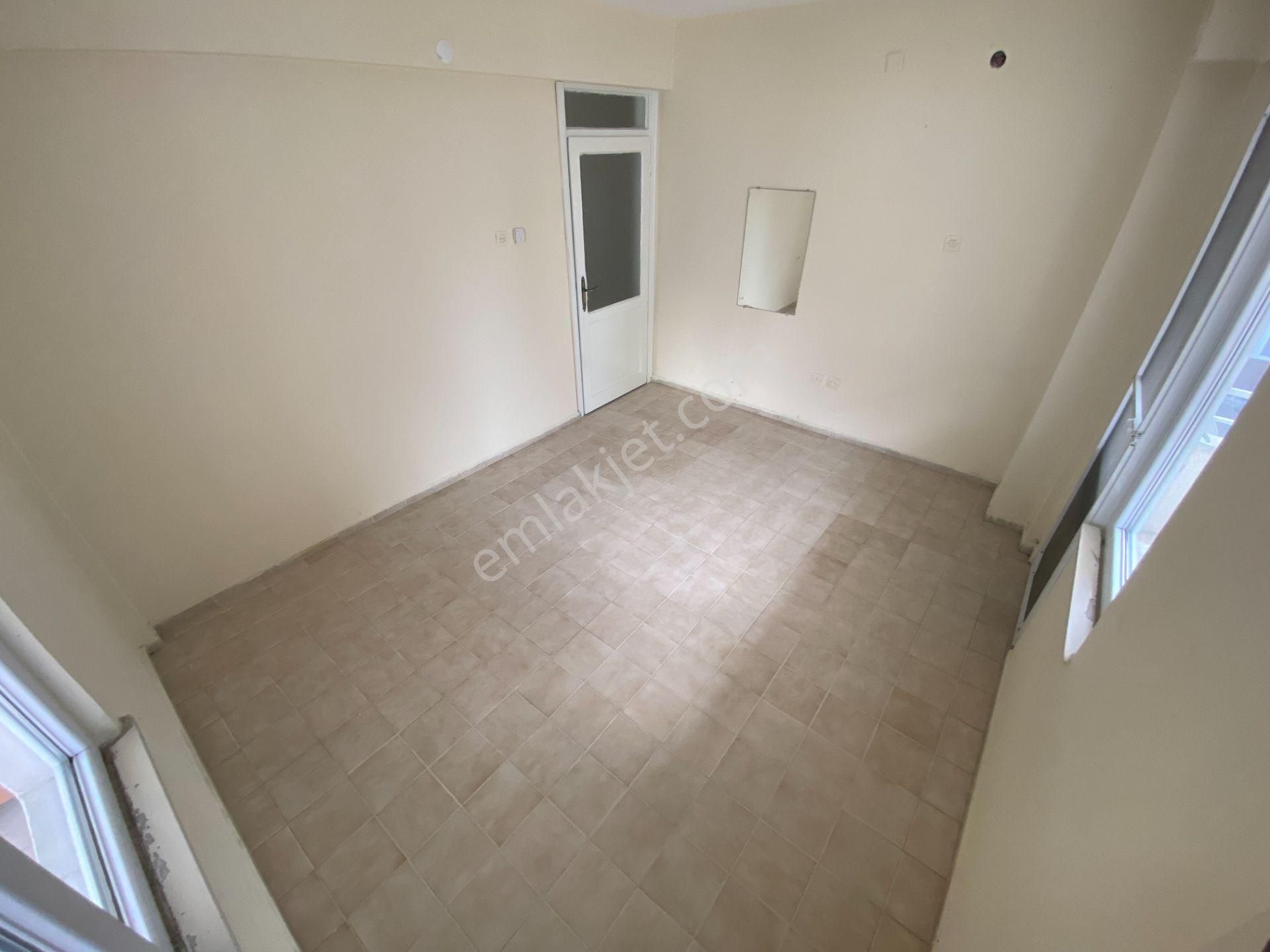 Jet'ten Akçay Merkezde Ön Cephe Geniş Balkonlu 2+1 Kiralık Daire - Görsel 14