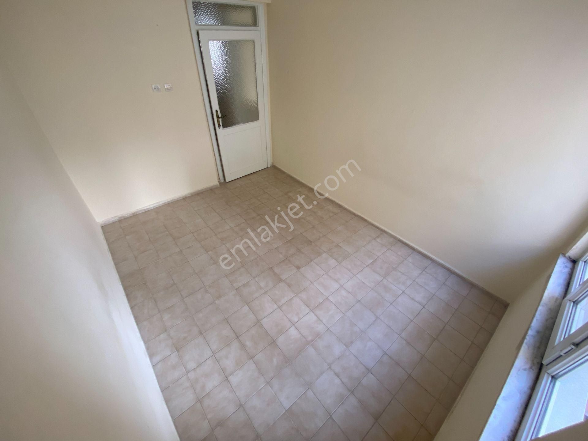 Jet'ten Akçay Merkezde Ön Cephe Geniş Balkonlu 2+1 Kiralık Daire - Görsel 19