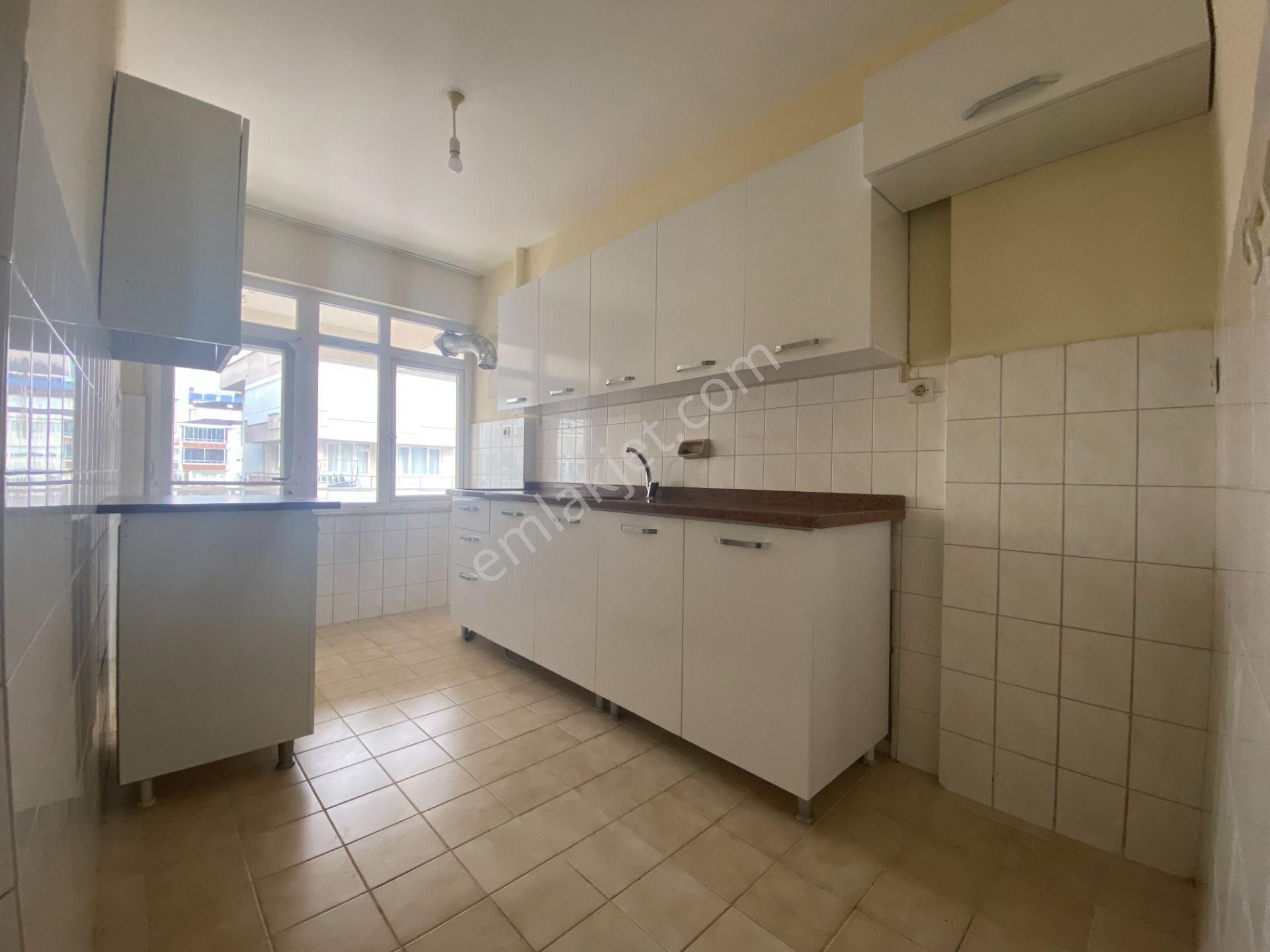 Jet'ten Akçay Merkezde Ön Cephe Geniş Balkonlu 2+1 Kiralık Daire - Görsel 5