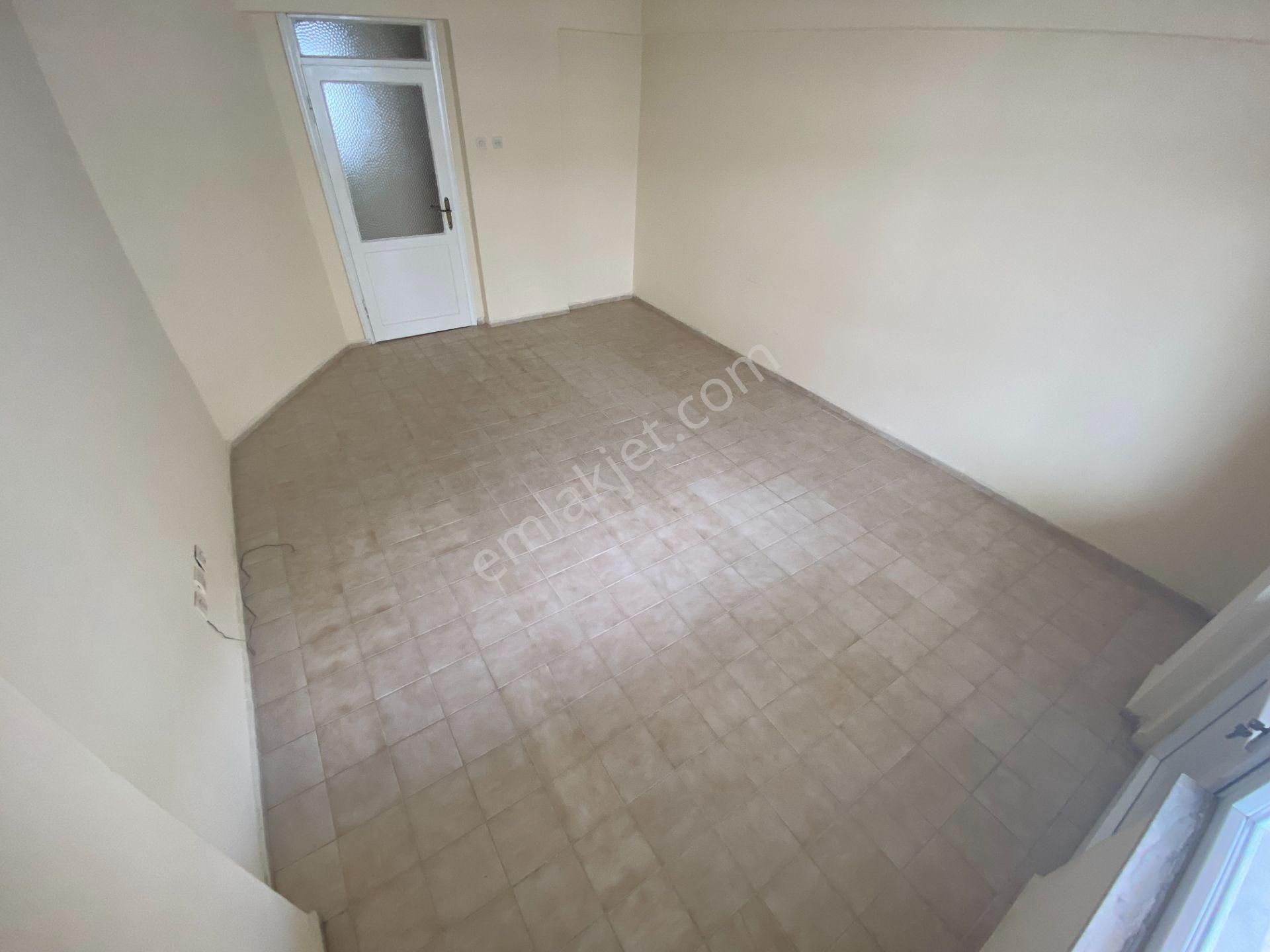 Jet'ten Akçay Merkezde Ön Cephe Geniş Balkonlu 2+1 Kiralık Daire - Görsel 8