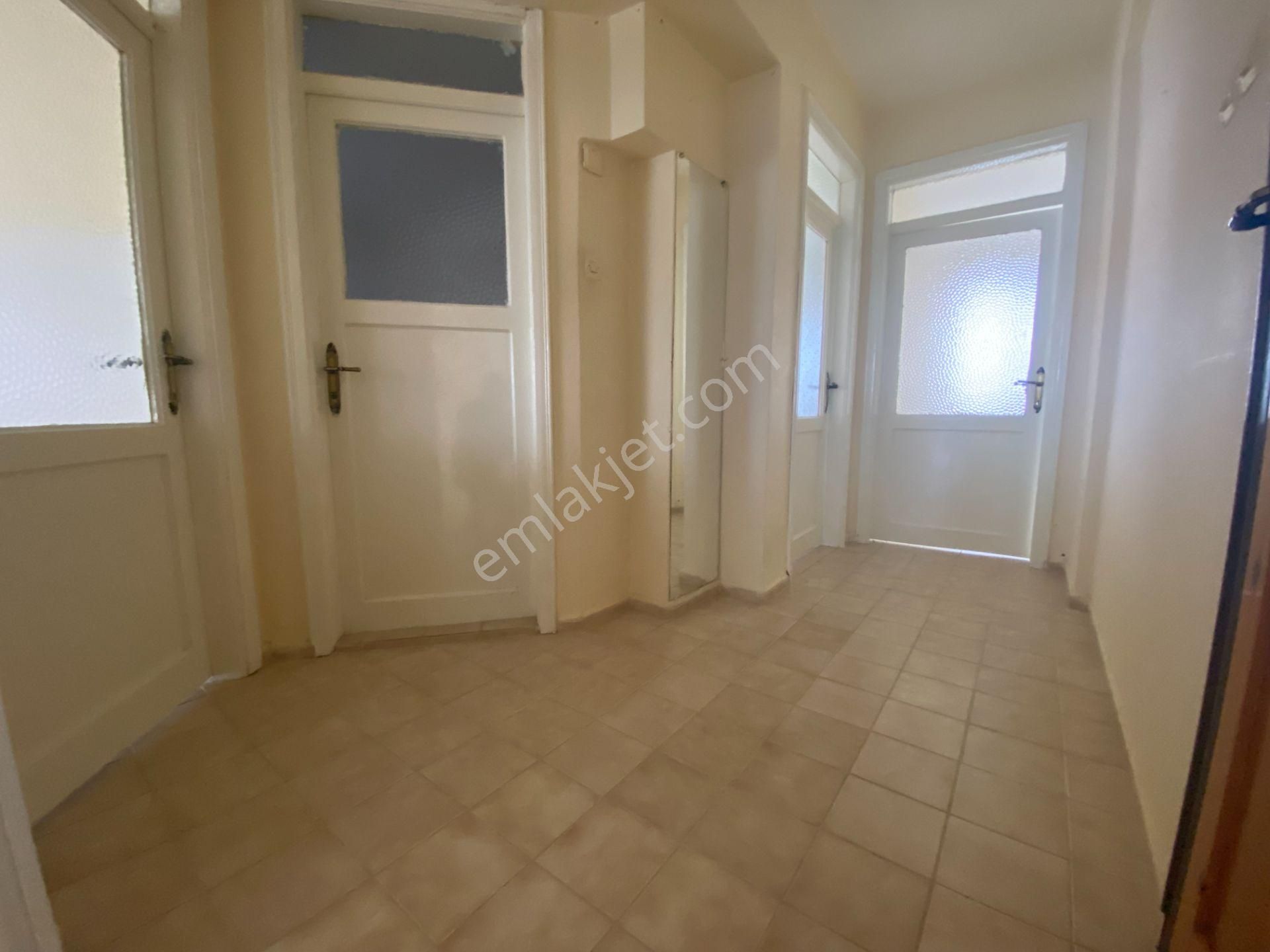 Jet'ten Akçay Merkezde Ön Cephe Geniş Balkonlu 2+1 Kiralık Daire - Görsel 24