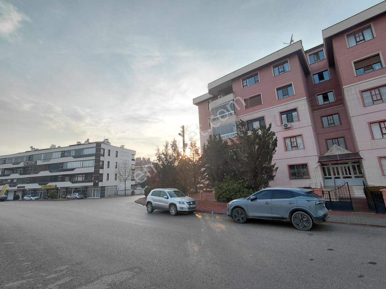 Emrah Çiftci'den Selçuklu Yazır Mah.beyhekim Cad.yanı Kiralık 3+1 Arakat Kombili Daire - Görsel 2