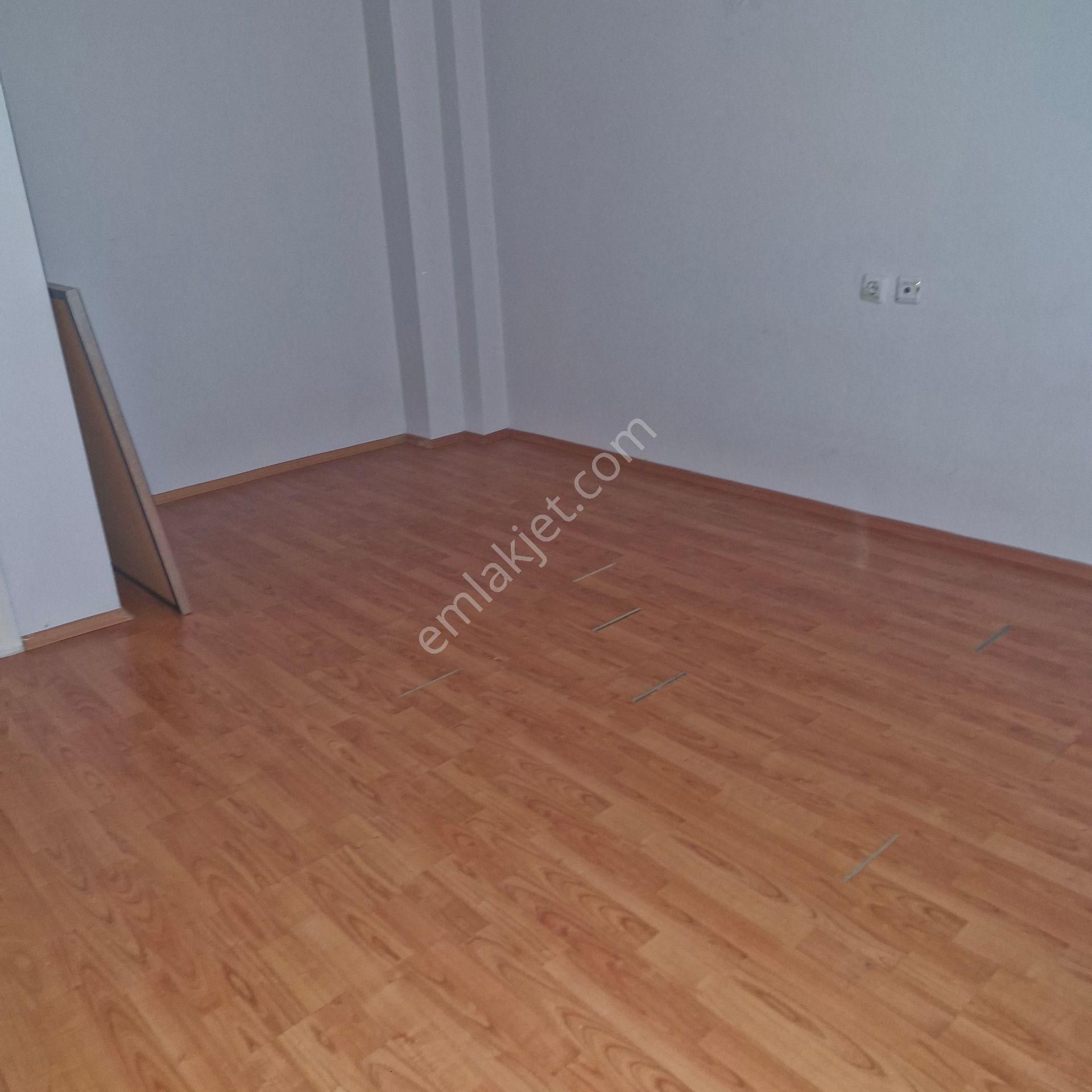 Akşenden Fatih Silivrikapa Yeni Çeşme Sokakta 1+1 Full Yapılı Kiralık Yüksek Giriş Kat - Görsel 3