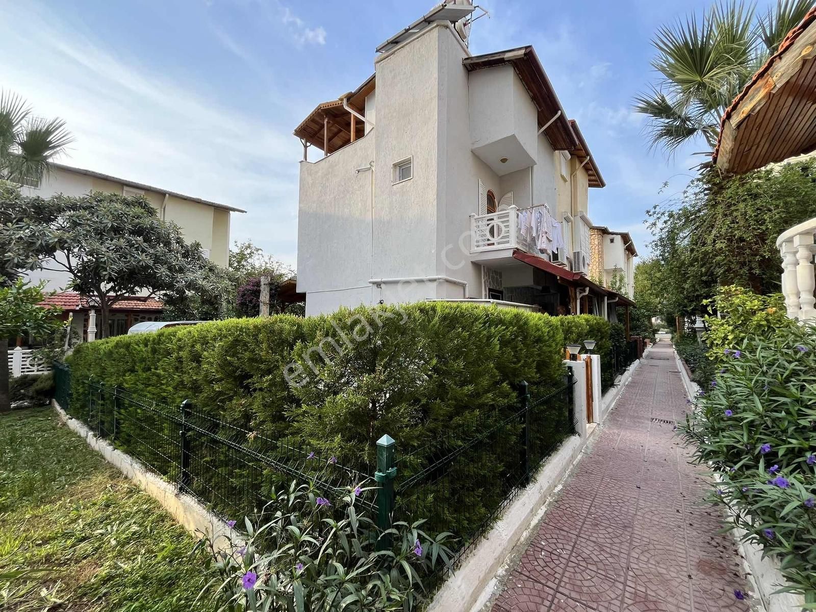 Didim Akbük'te Deniz Manzaralı 3+1 Havuzlu Sitede Yazlık