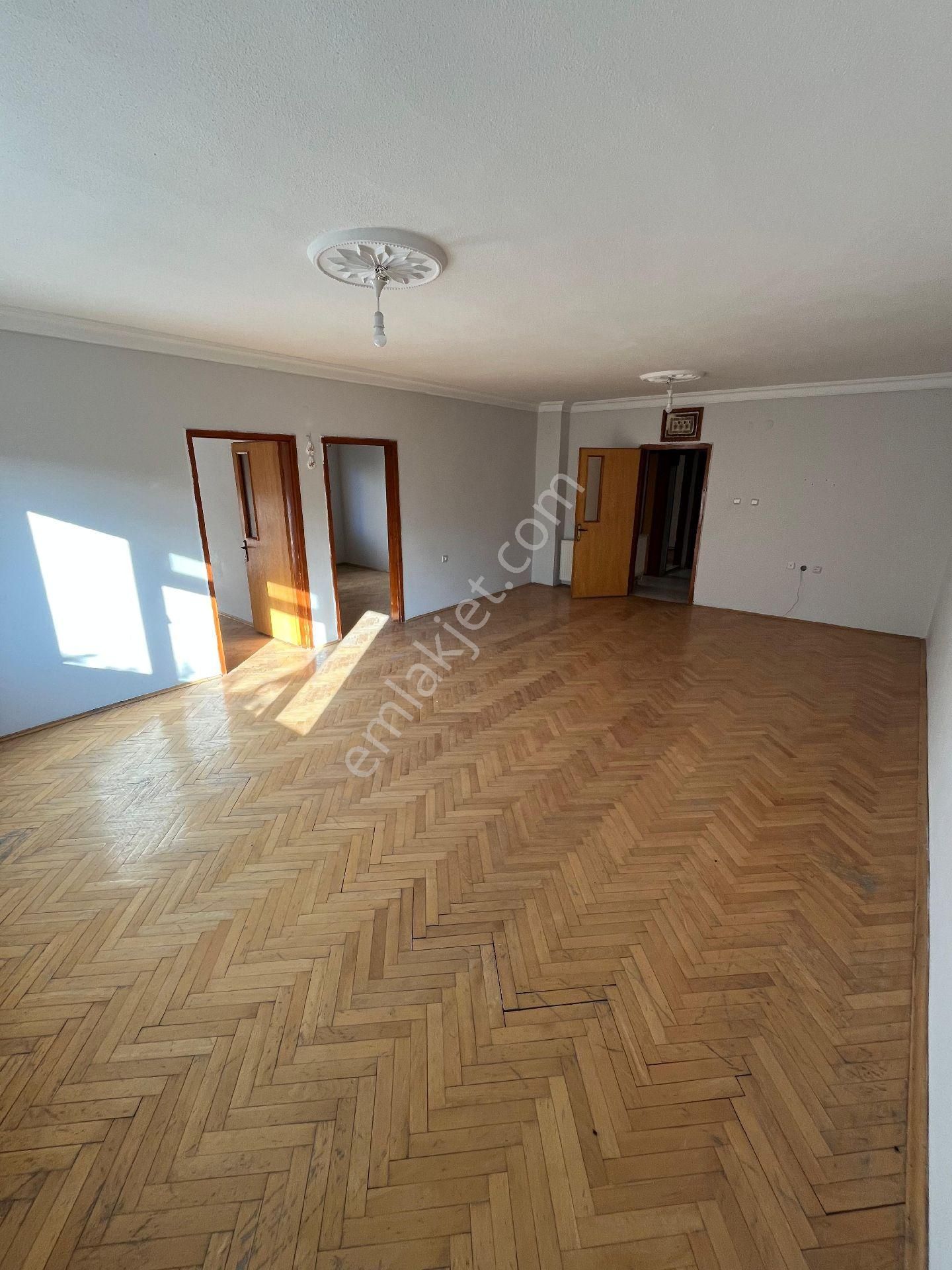 Pursaklar Belediye Karşısı 1 Kat 3+1 Kiralık - Görsel 7