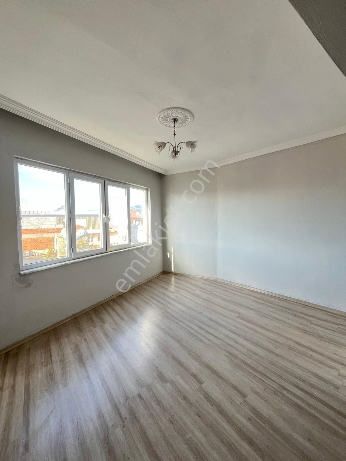 Aydoğdu Mahallesi Salı Pazarı Cadde Üzerinde 2+1 Satılık Daire - Görsel 3
