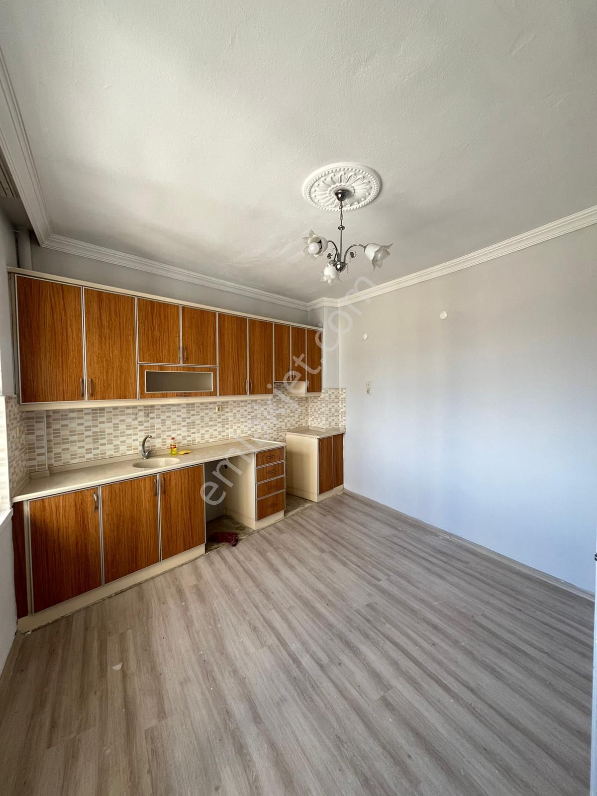 Aydoğdu Mahallesi Salı Pazarı Cadde Üzerinde 2+1 Satılık Daire - Görsel 8
