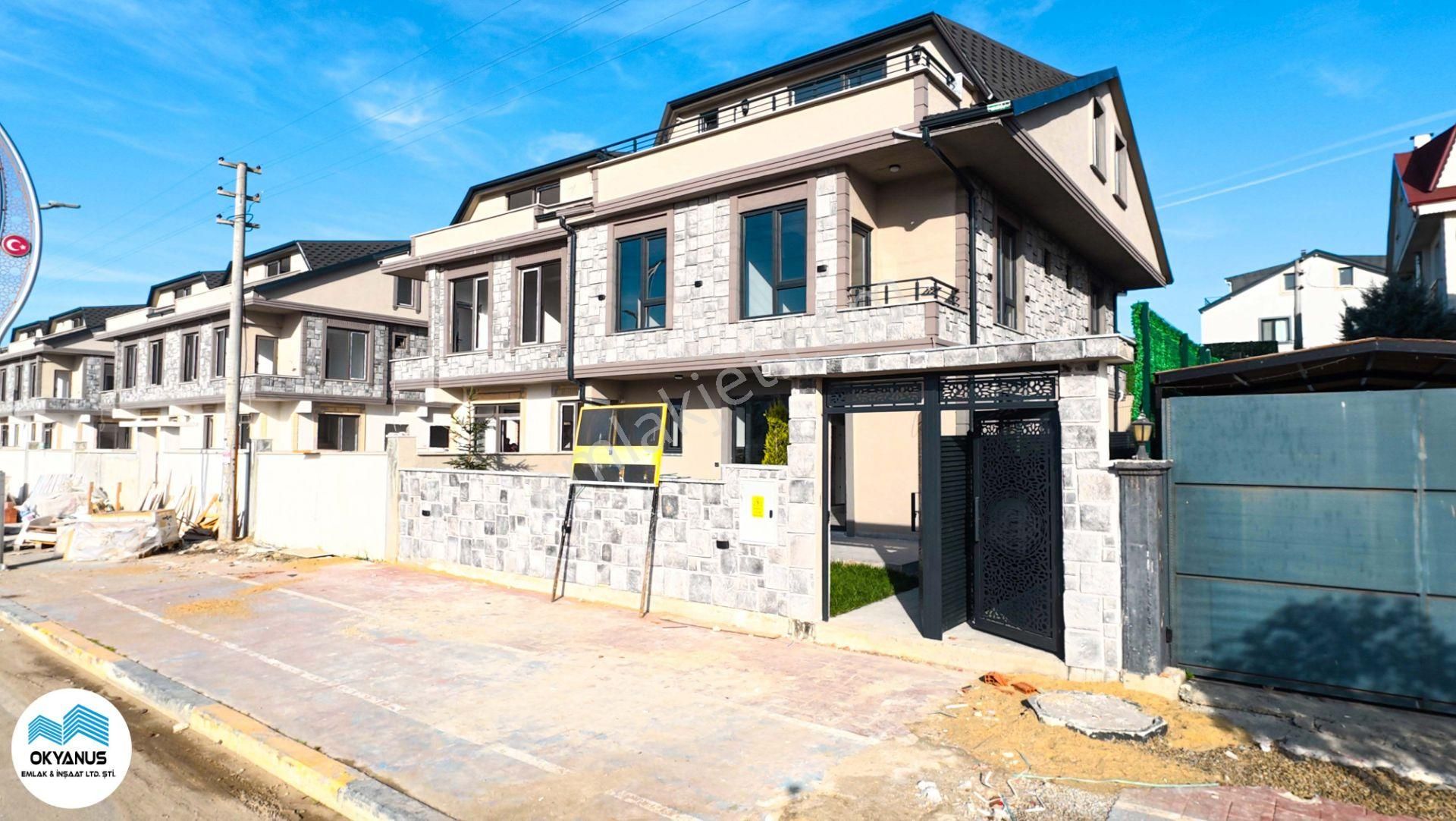 Kocaali De Yalı Mah De Geniş Bahçeli Ön Cephe 3+1 Şık Villa