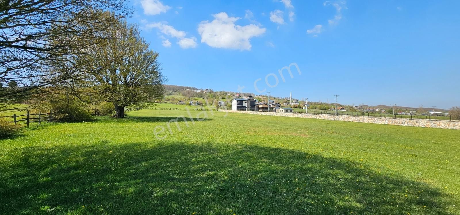 Acara'dan/iznik Hacıosman'da/ 2.195 M²,3 Ev Yapılabilir Arsa