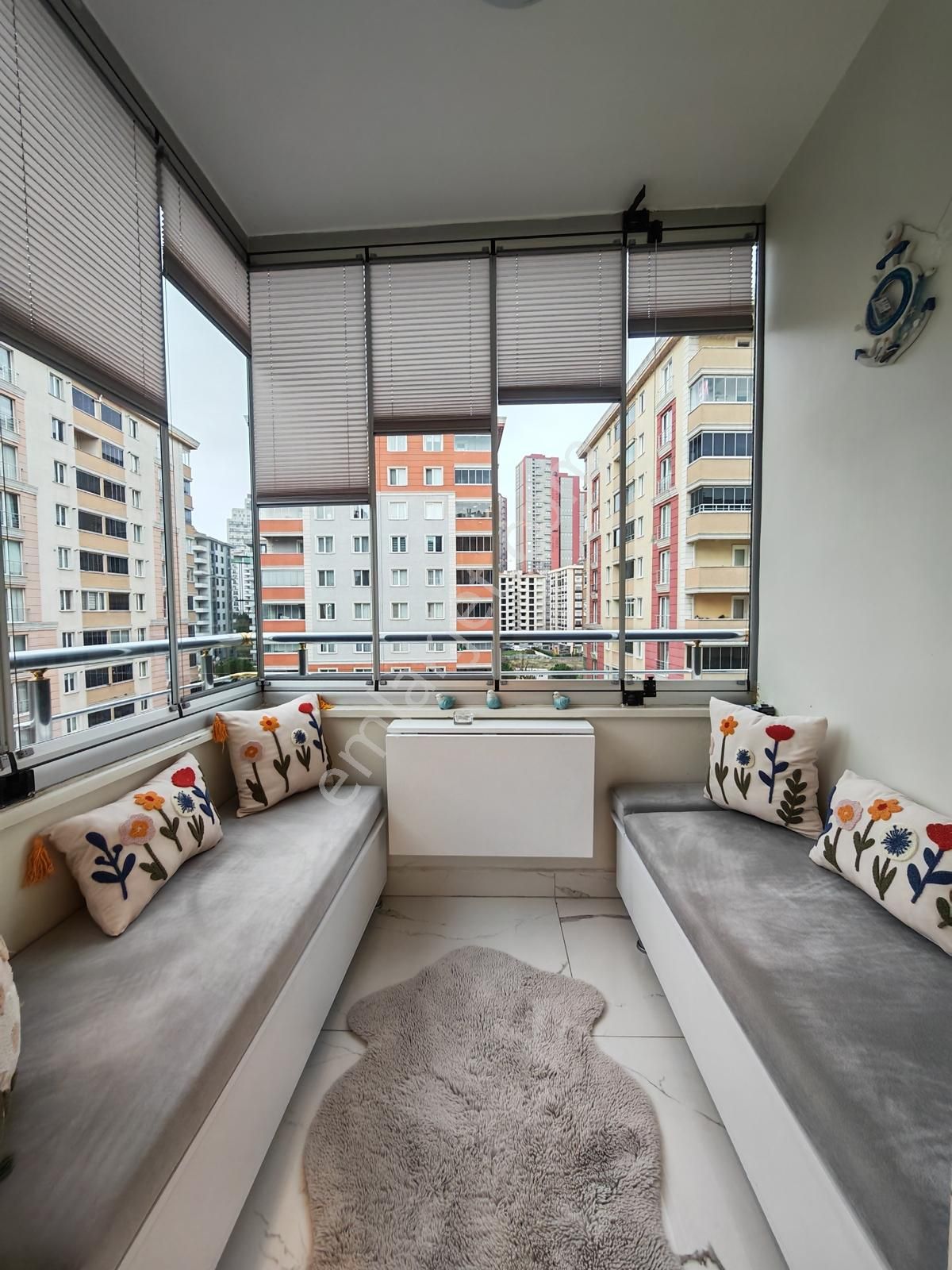 Metrobuse 5 Dk Barbaros Mah. 160 M2 Tadilatlı Satılık 3+1 Daire - Görsel 3