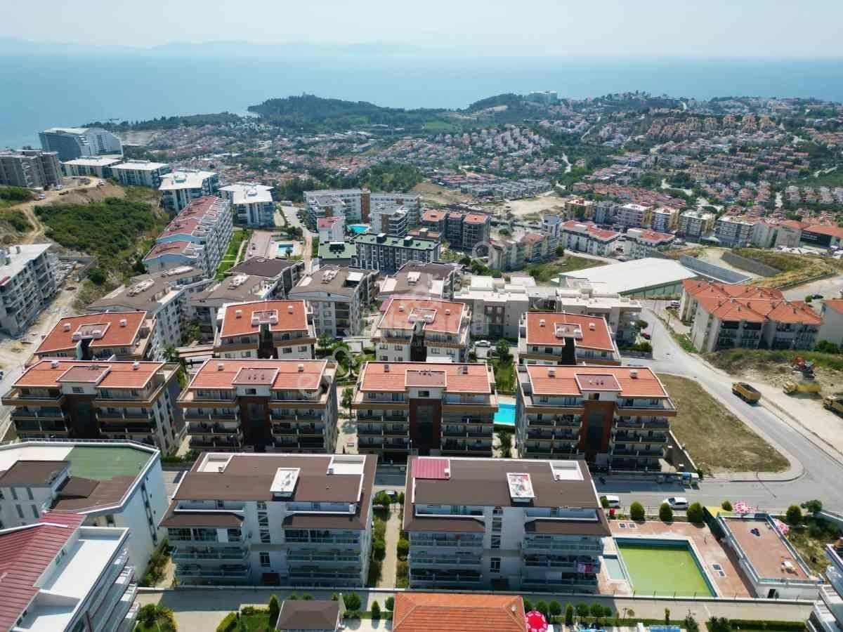 Kuşadası Değirmendere'de Deniz Manzaralı 3+1 Çatı Dubleks