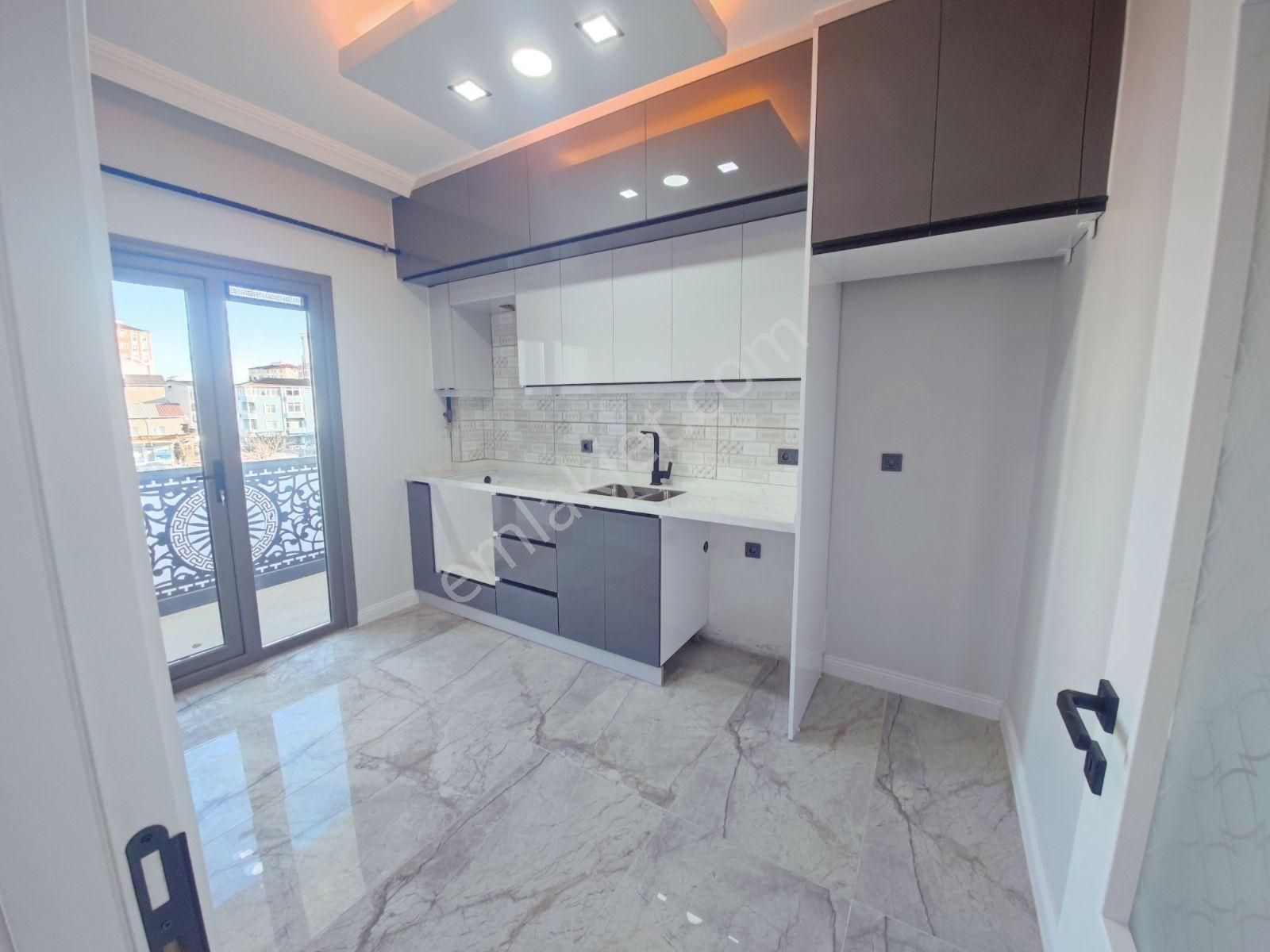 Cemilmeriç Cad Yakin Tek Daire Üzerine 2+1 90m2 Lüks Sıfır Daire - Görsel 14