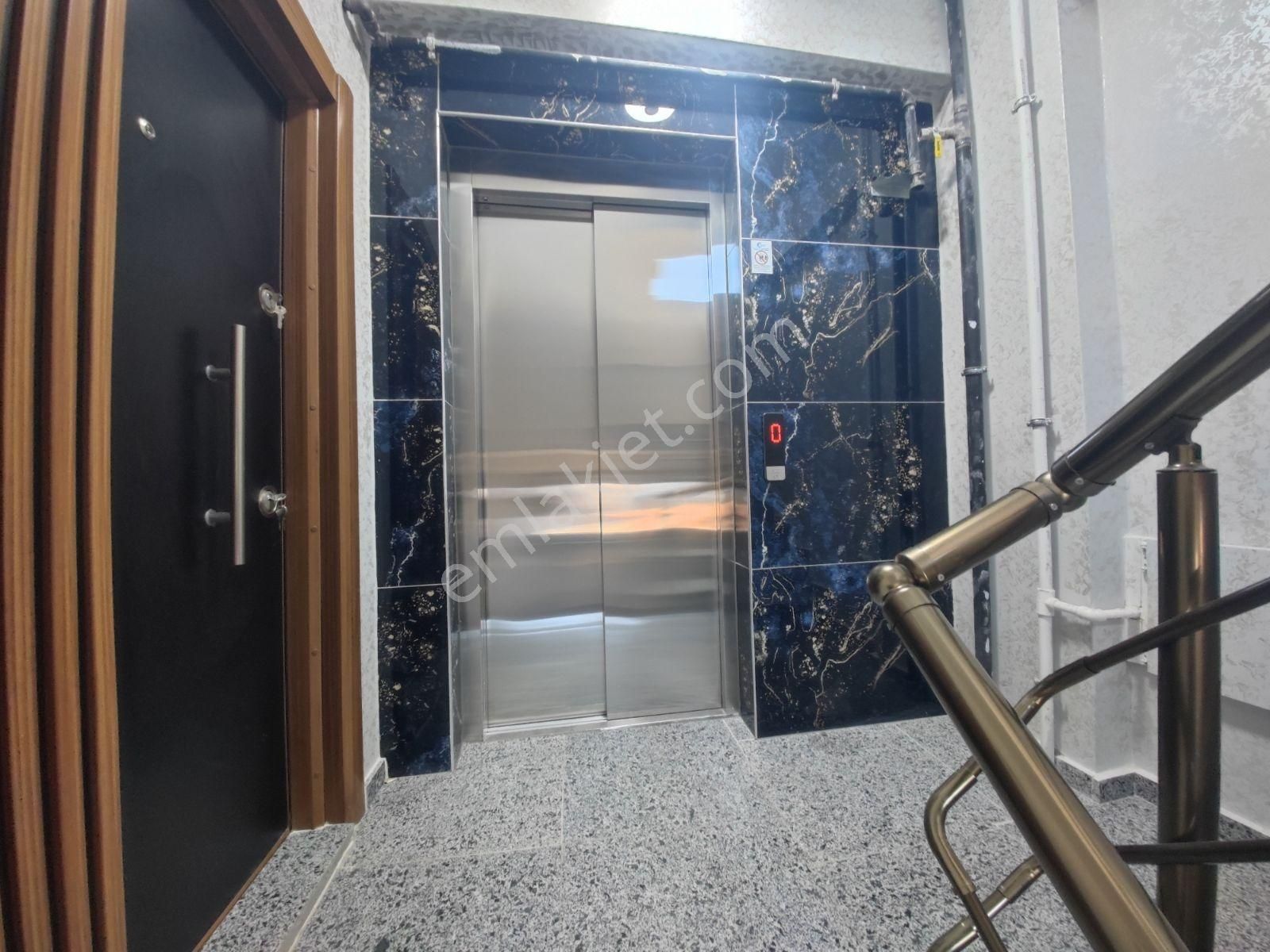 Cemilmeriç Cad Yakin Tek Daire Üzerine 2+1 90m2 Lüks Sıfır Daire - Görsel 5