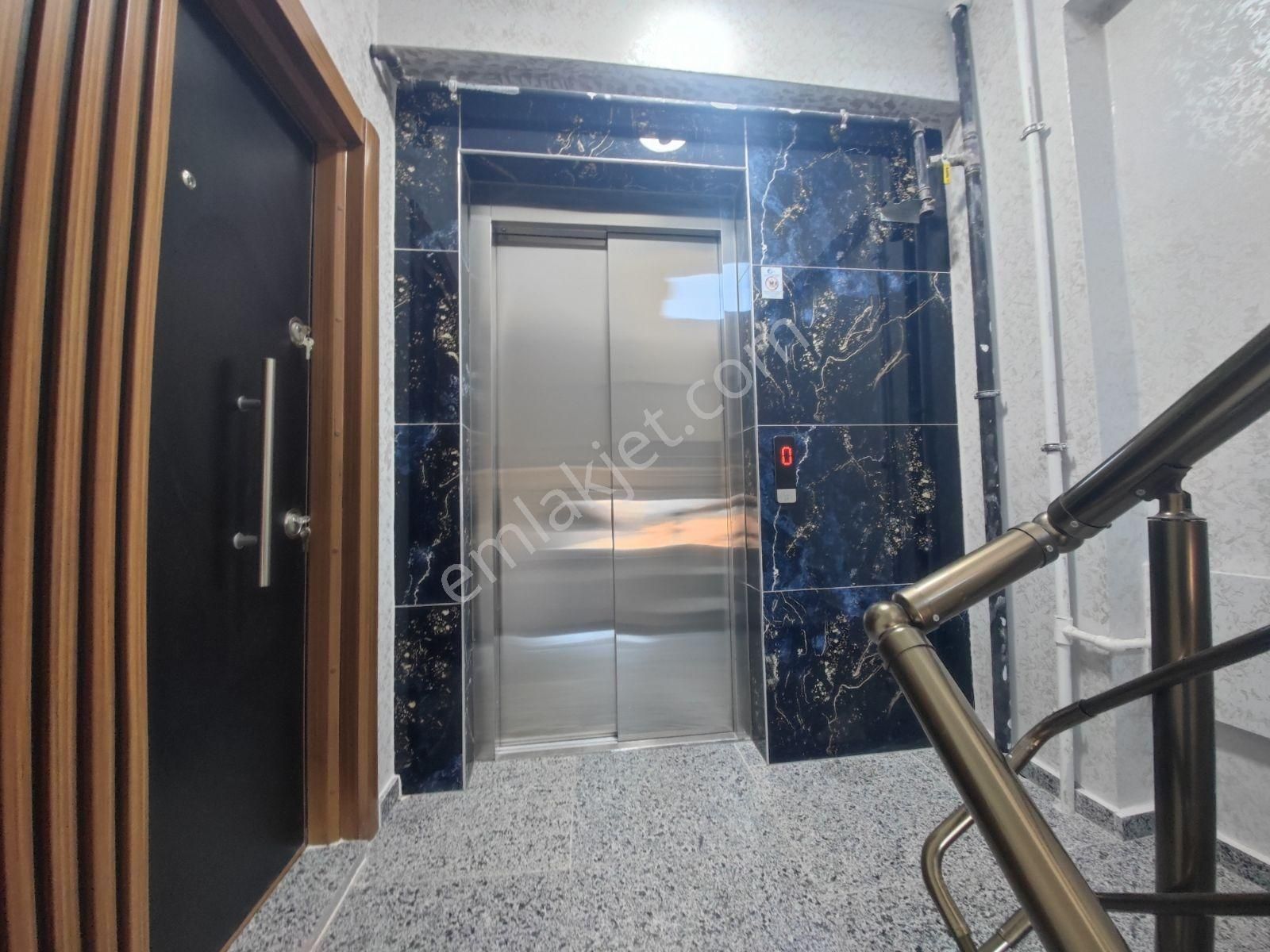 Cemilmeriç Cad Yakin Tek Daire Üzerine 2+1 90m2 Lüks Sıfır Daire - Görsel 17