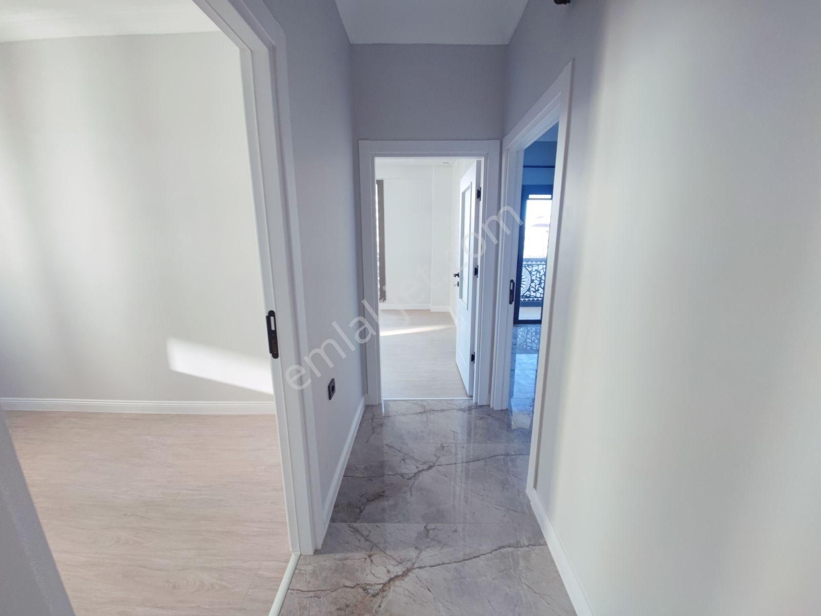 Cemilmeriç Cad Yakin Tek Daire Üzerine 2+1 90m2 Lüks Sıfır Daire - Görsel 12