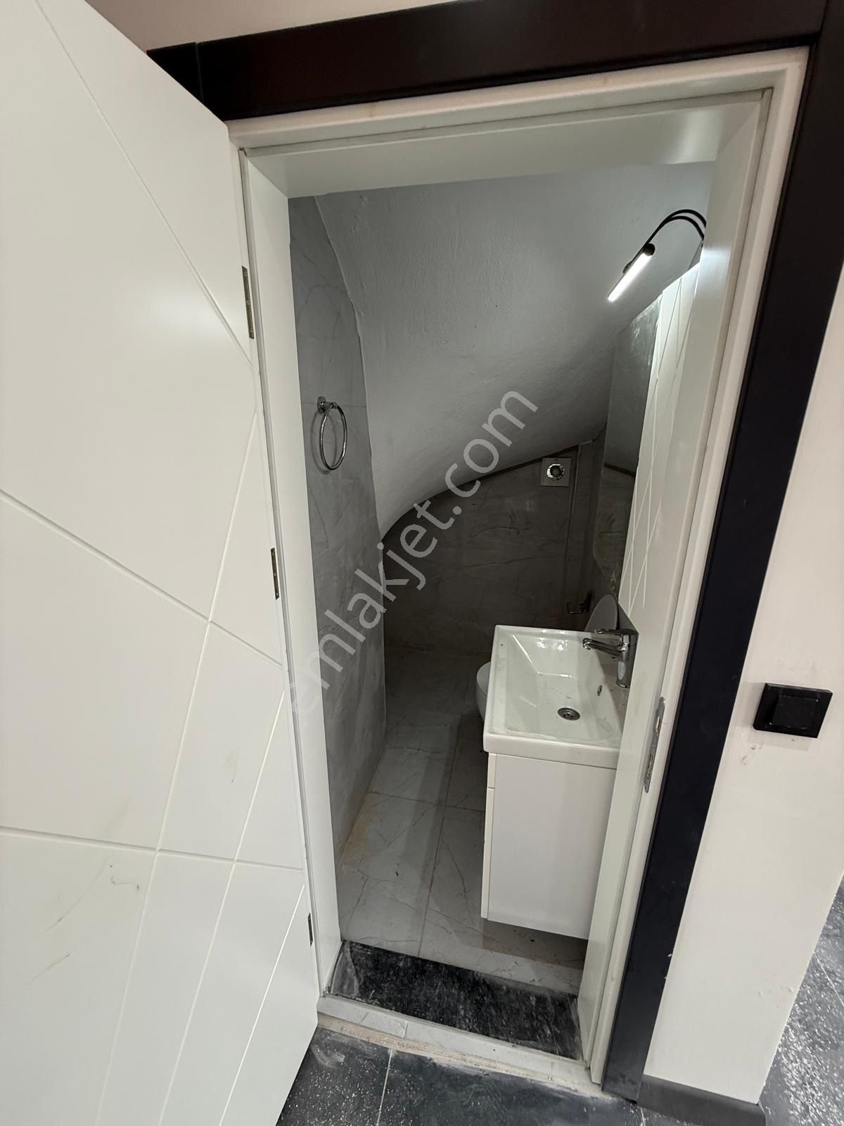 Efeler’de Tam Müstakil, Denize Yakın Merkezi Konum Villa - Görsel 15