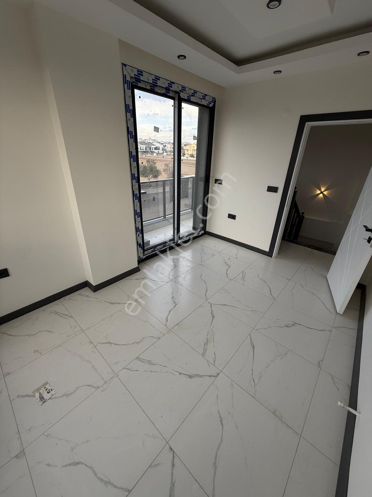 Efeler’de Tam Müstakil, Denize Yakın Merkezi Konum Villa - Görsel 4