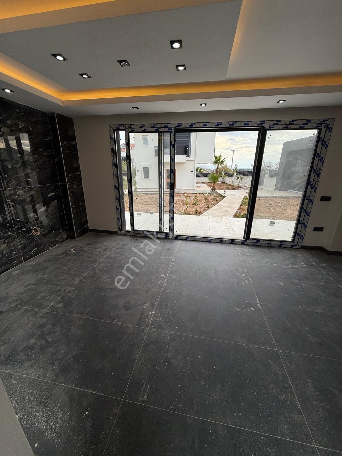 Efeler’de Tam Müstakil, Denize Yakın Merkezi Konum Villa - Görsel 13