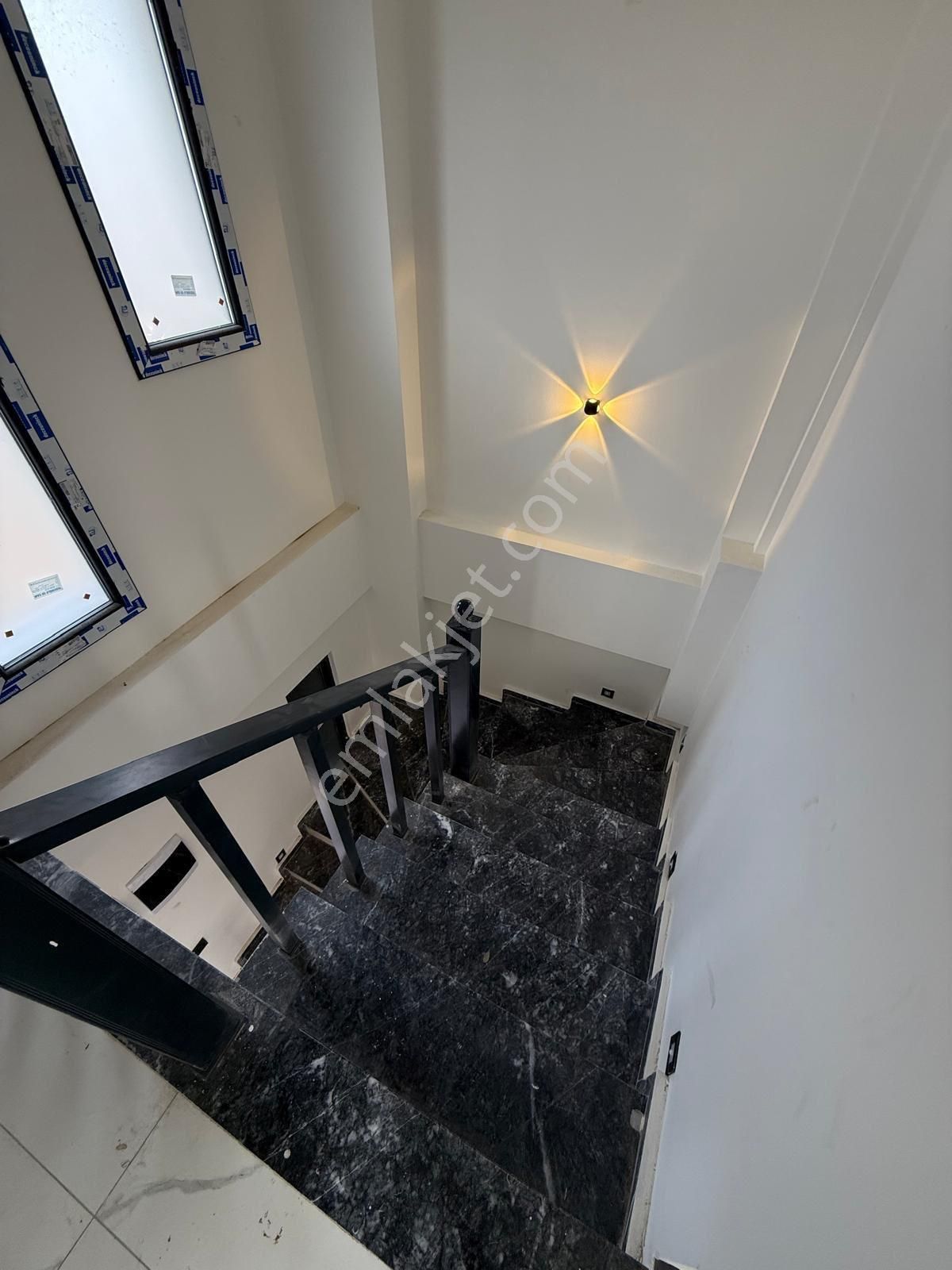 Efeler’de Tam Müstakil, Denize Yakın Merkezi Konum Villa - Görsel 6