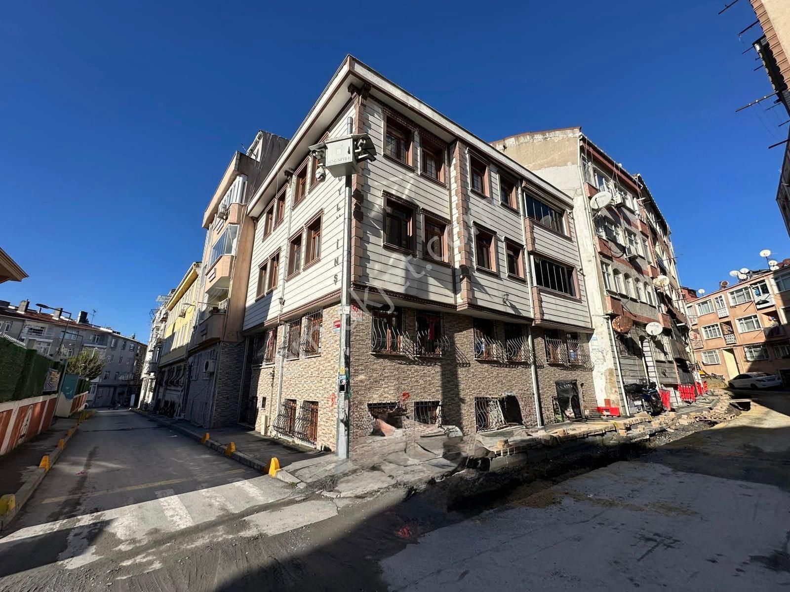 Fatih’in Tarihi Dokusunda, Merkezi Konumda Satılık 3+1 Dubleks Daire