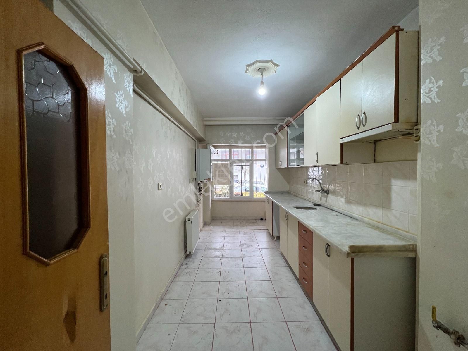 Kalecik Emlak'tan Merkezde 3+1 Cam Balkonlu Yüksek Giriş Ön Cephe