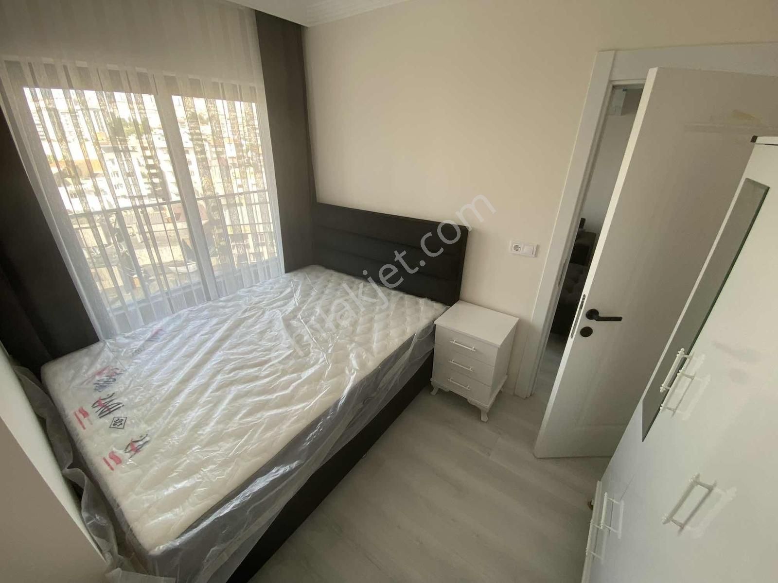 Namlıdan Havuzlu Site İçerisinde Arakat Güvenlikli 1+1 - Görsel 17