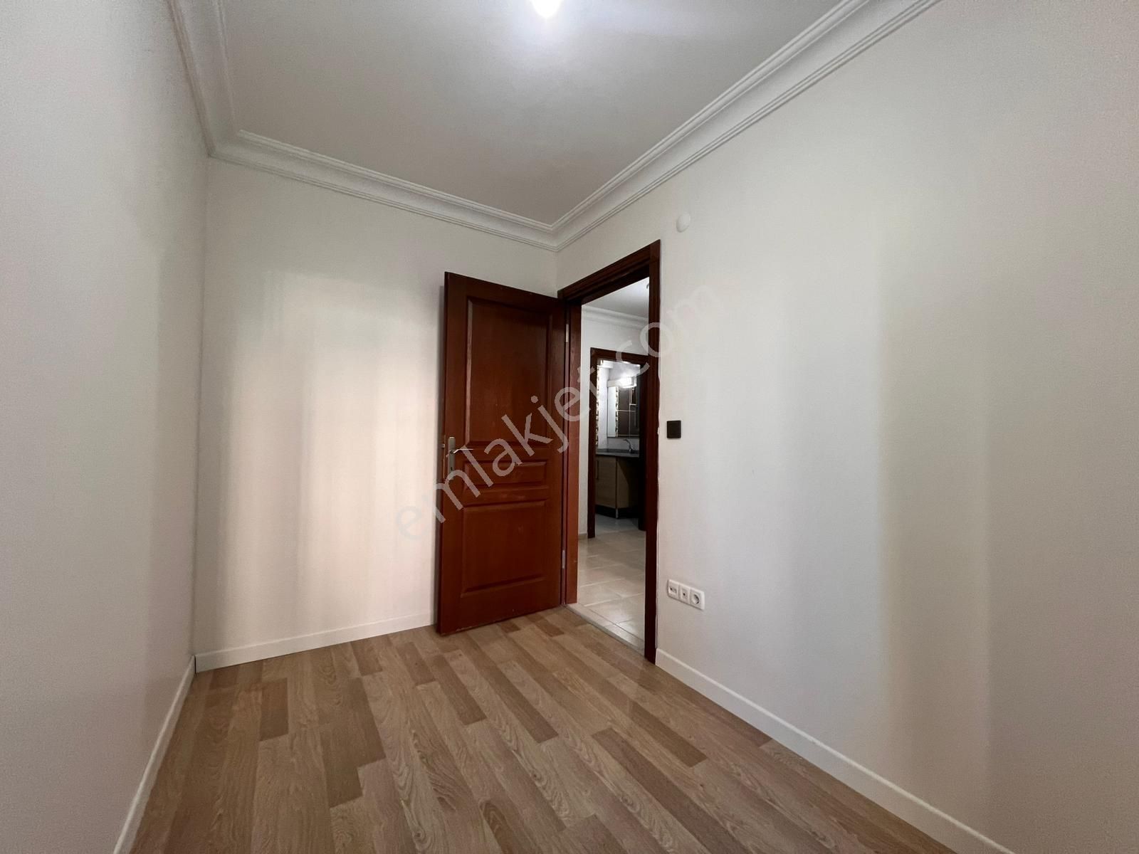 Kaçmaz'dan İdealtepe'de Ayrı Mutfaklı Ön Cephe Balkonlu 2+1 - Görsel 10