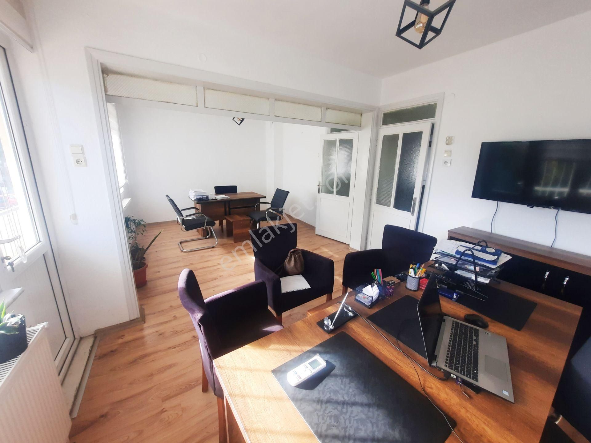 23 Nisan Parkı Manzaralı, Doğalgaz Kombili 2.kat Daire.. - Görsel 5