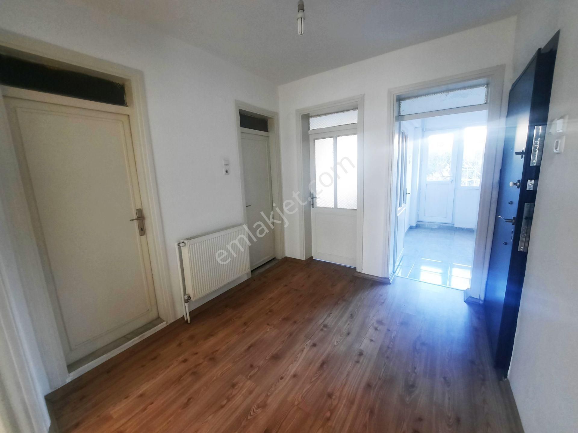 23 Nisan Parkı Manzaralı, Doğalgaz Kombili 2.kat Daire.. - Görsel 3