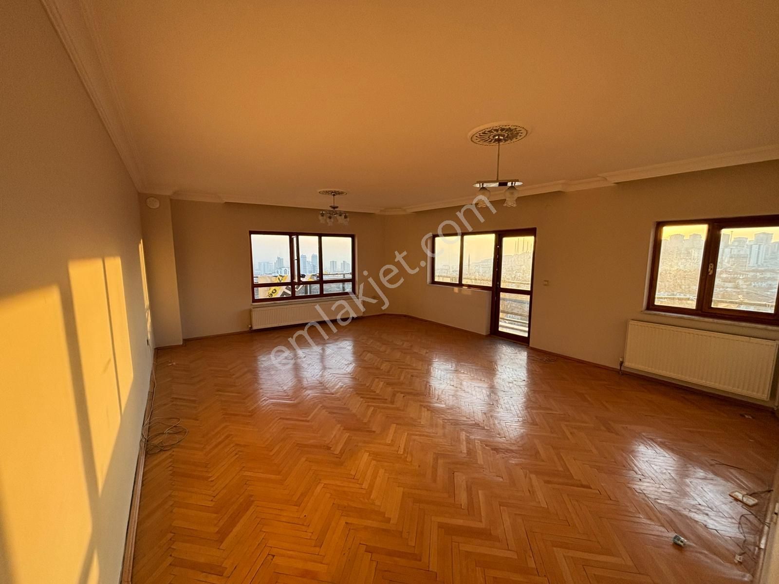 İlkadım'dan Yozgat Bulvarı Üzeri Bulvar Ankara Manzaralı Site Dairesi