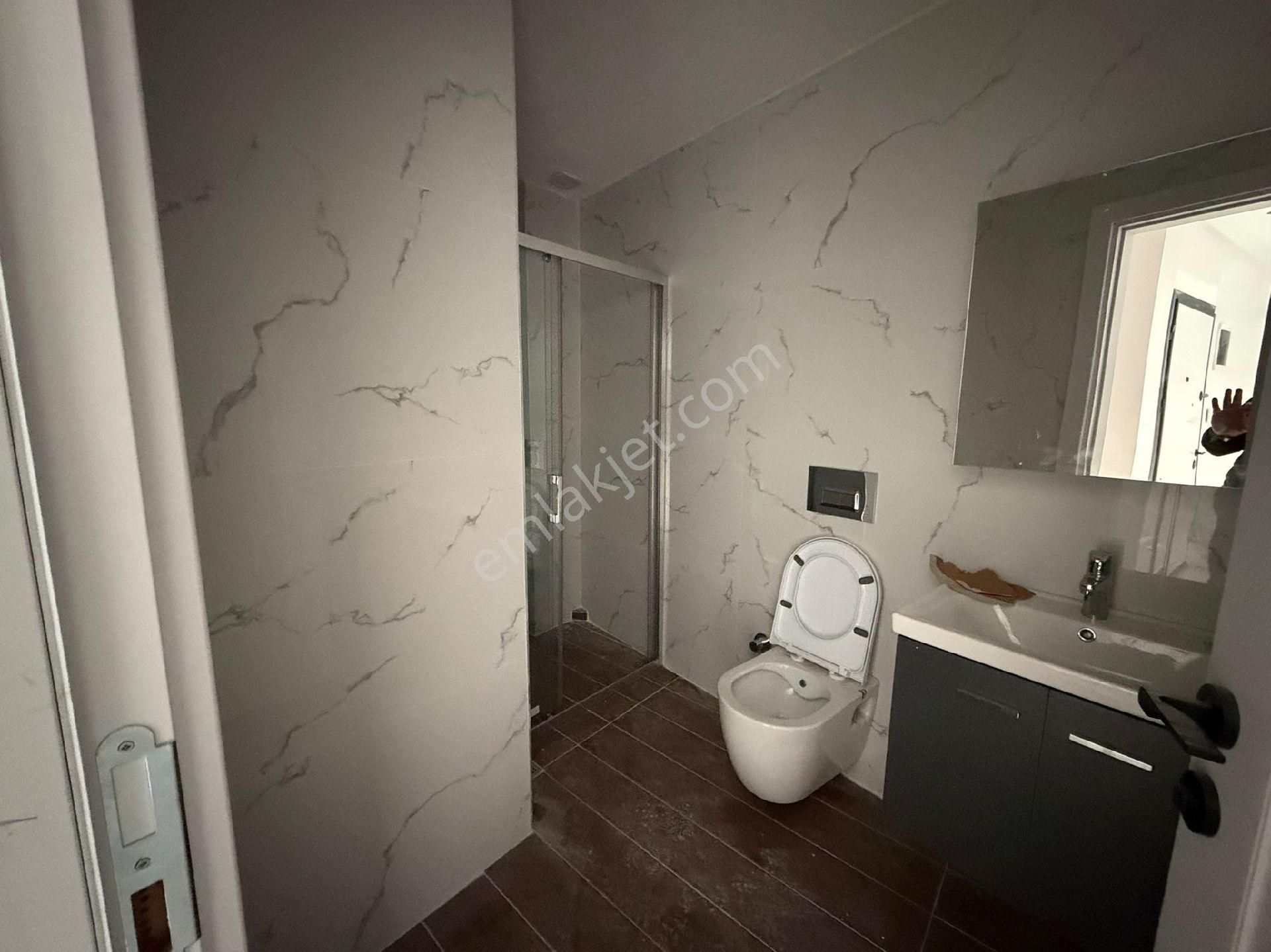 Kuşadası Ege Mahallesinde Mantolamalı 3.ncü Kat Yerden Isıtmalı Satılık Sıfır 1+1 Daire - Görsel 4