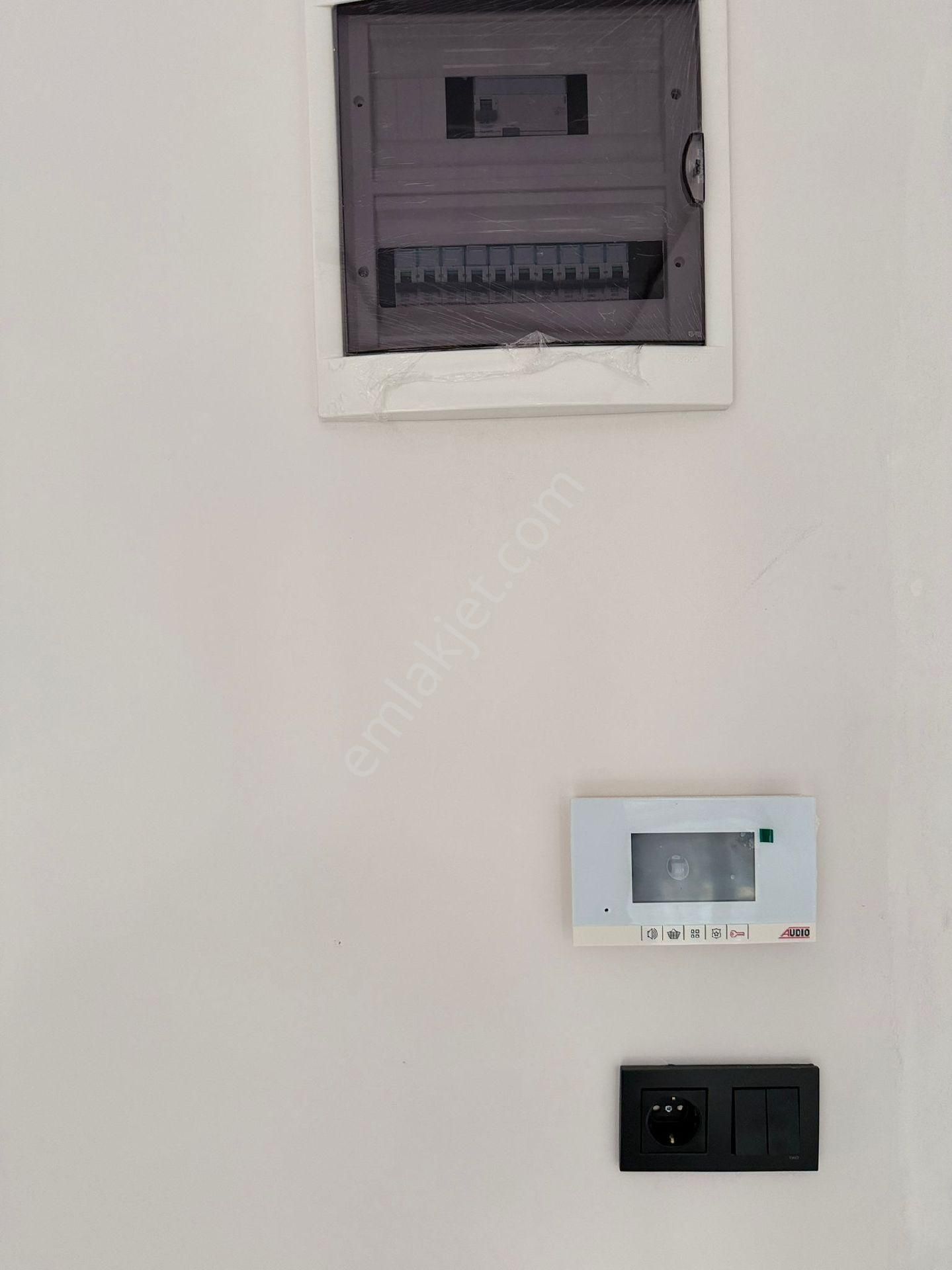 Kuşadası Ege Mahallesinde Mantolamalı 3.ncü Kat Yerden Isıtmalı Satılık Sıfır 1+1 Daire - Görsel 8