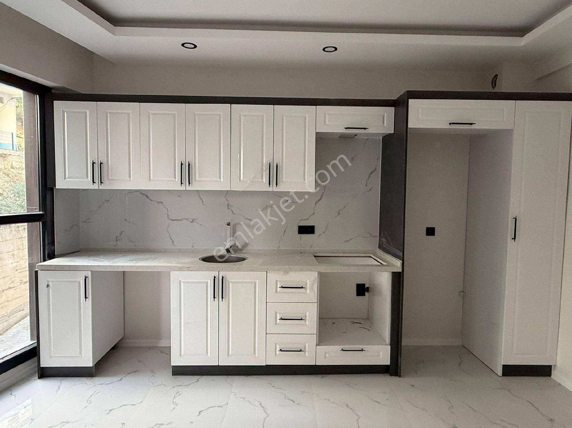 Kuşadası Ege Mahallesinde Mantolamalı 3.ncü Kat Yerden Isıtmalı Satılık Sıfır 1+1 Daire - Görsel 7