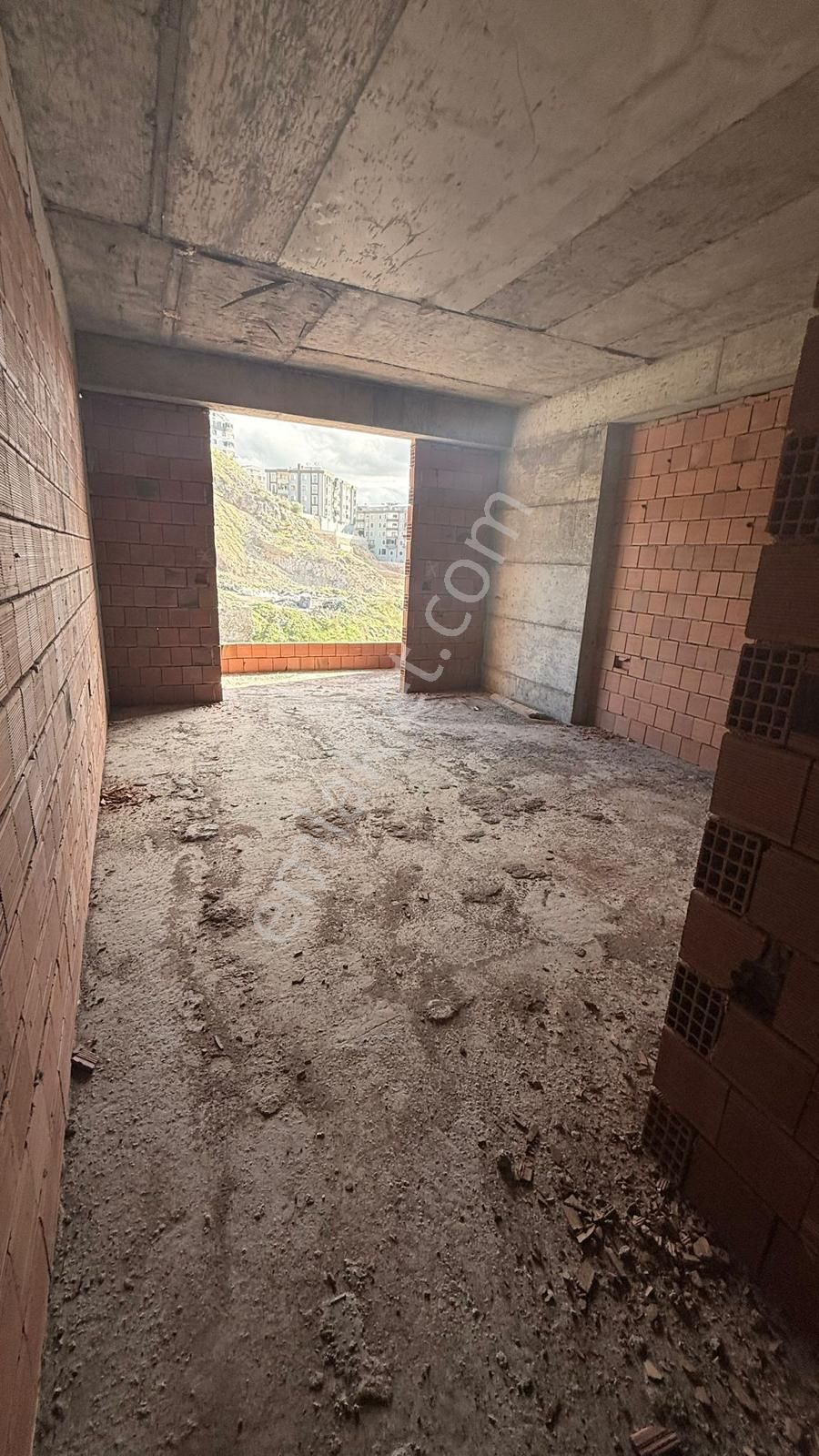 Edremitte Havuzlu Site İçinde 1+1 Satılık Daire - Görsel 14