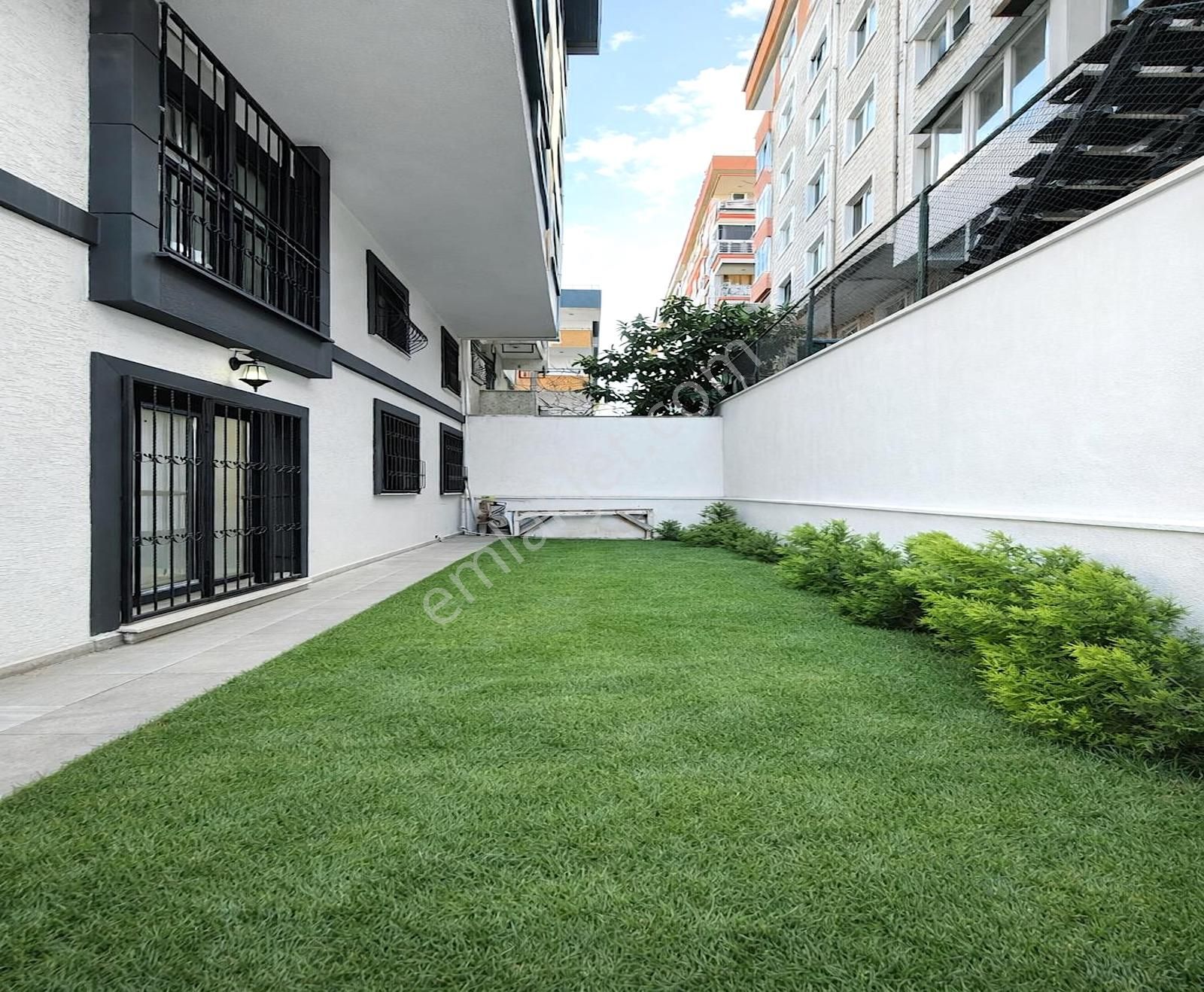 Gezgen İnşaattan Metrobüse Yakın 2+1 Müstakil Bahçeli Daire!!