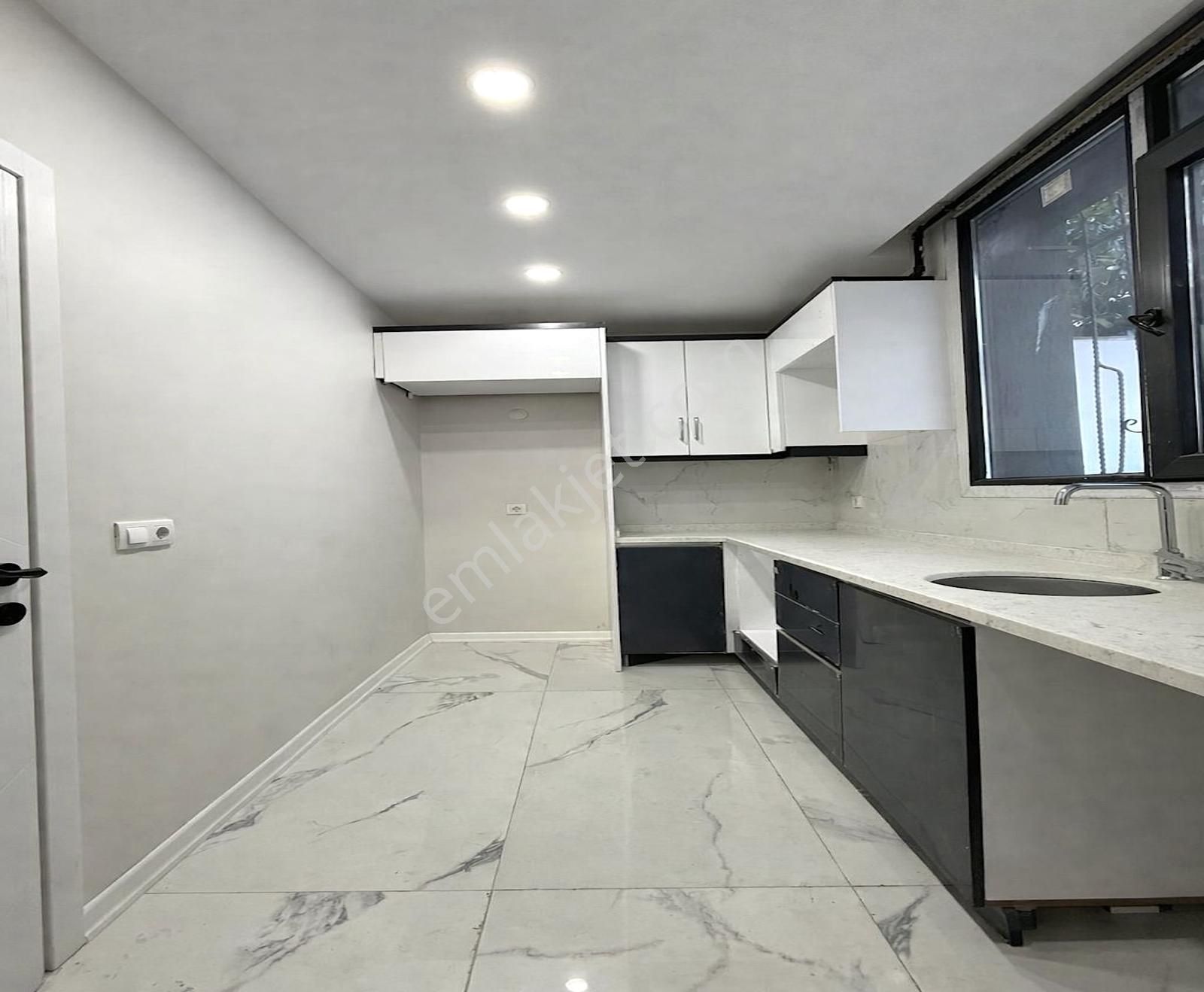 Gezgen İnşaattan Metrobüse Yakın 2+1 Müstakil Bahçeli Daire!! - Görsel 3