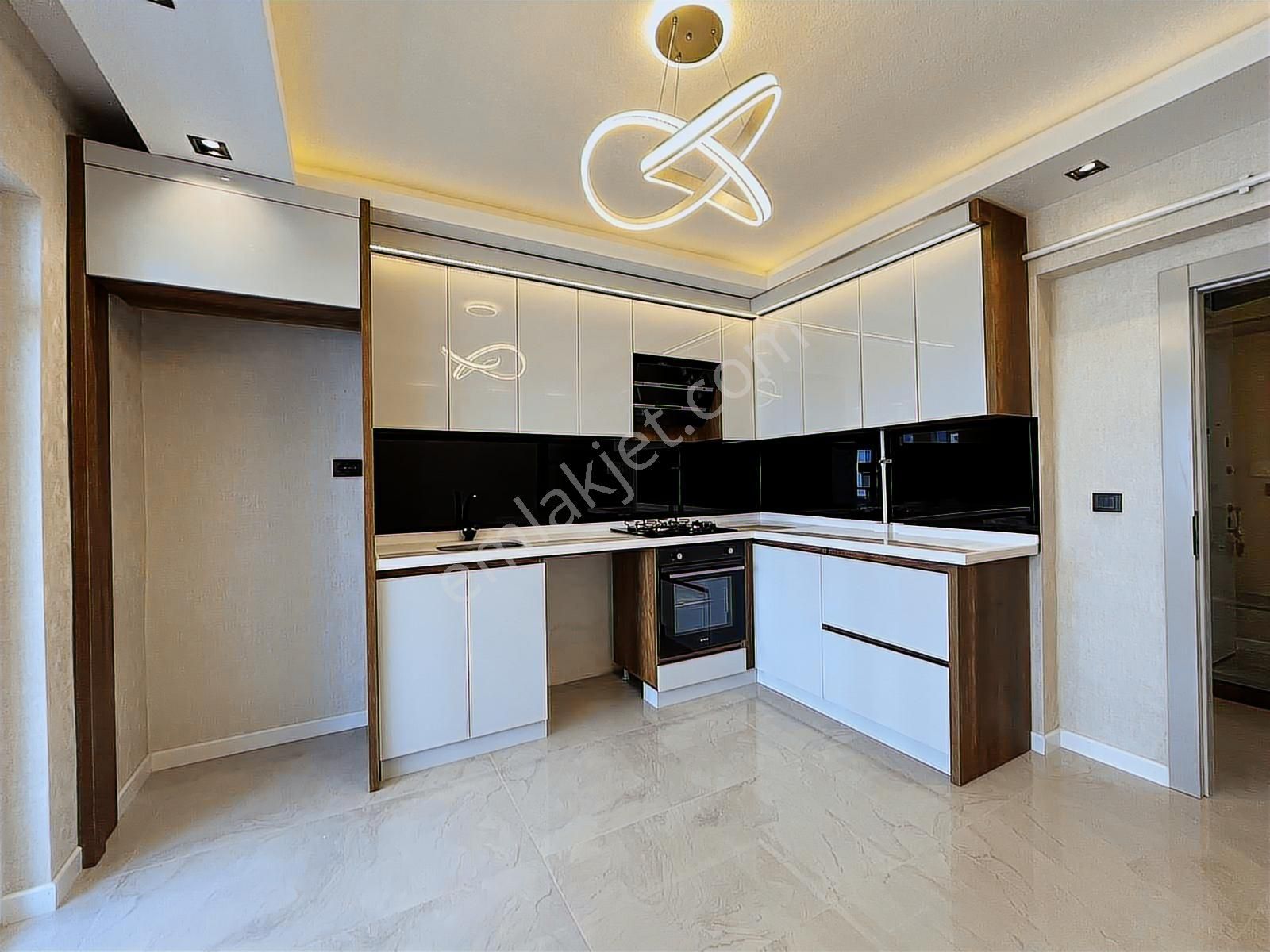 Bakırhan Emlak'tan E.banyolu Asansörlü Şık Dizaynlı 4+1 Daire █