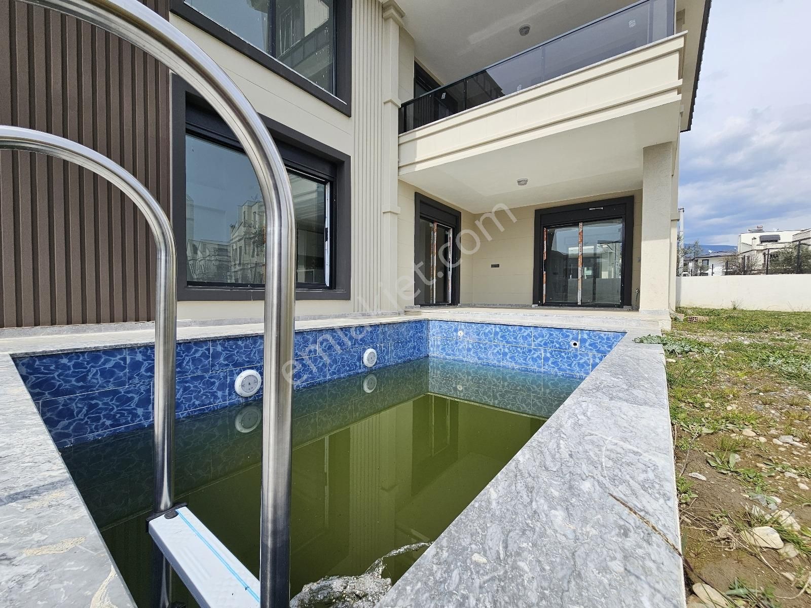 Eu Gayrimenkulden Girişte Odalı Havuzlu Tek Müstakil 5+1 Villa - Görsel 9