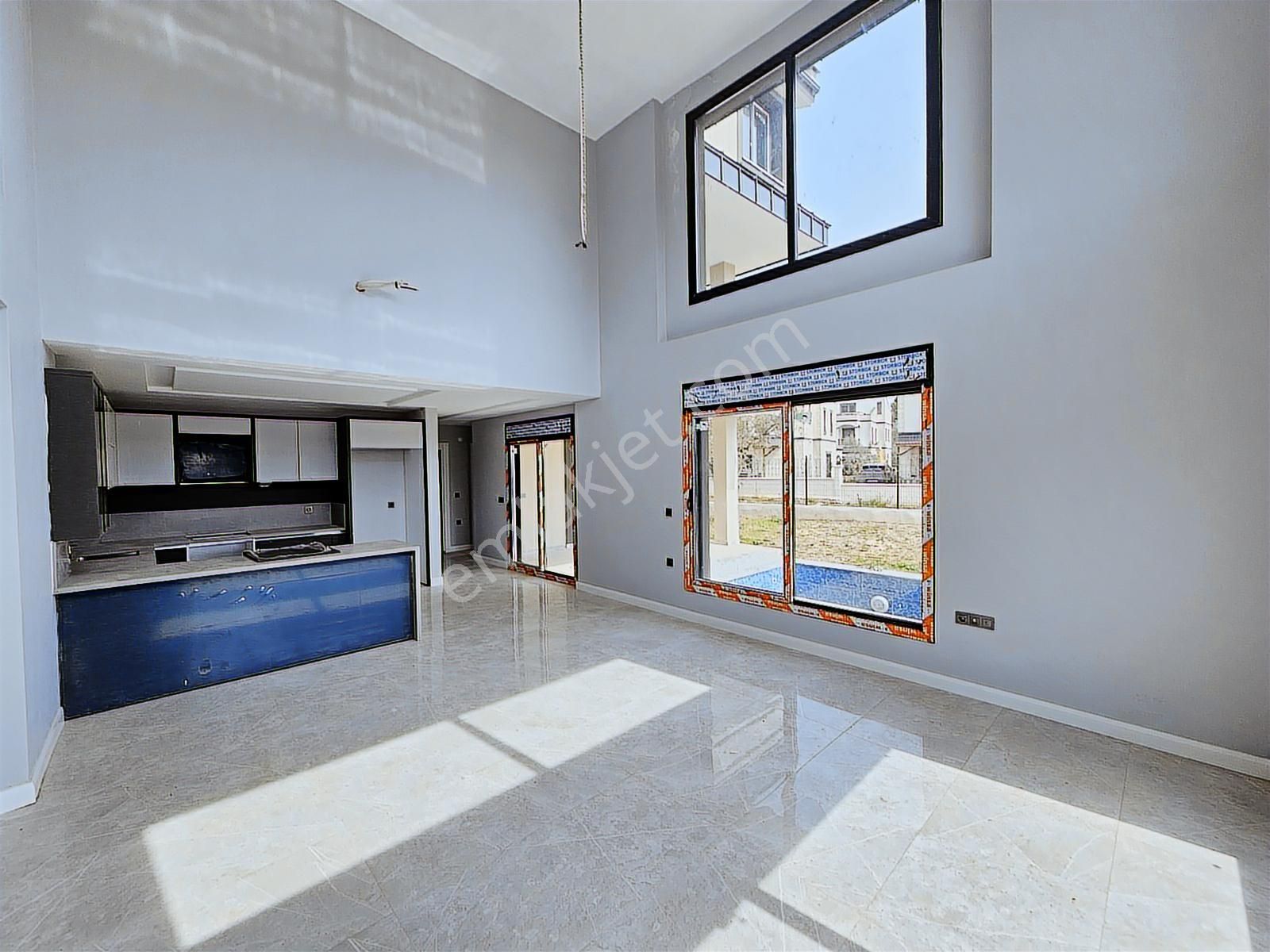 Eu Gayrimenkulden Girişte Odalı Havuzlu Tek Müstakil 5+1 Villa - Görsel 4