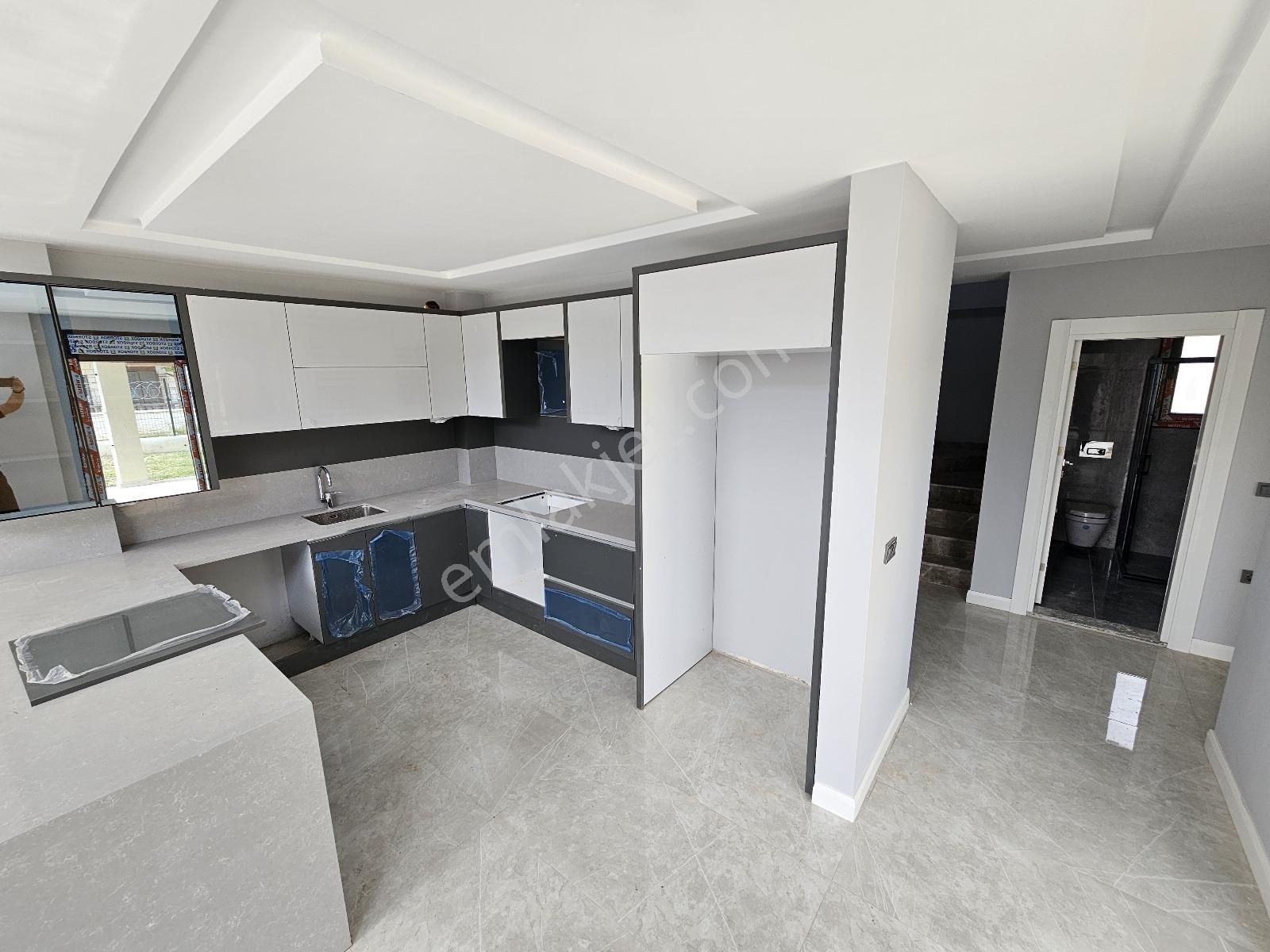 Eu Gayrimenkulden Girişte Odalı Havuzlu Tek Müstakil 5+1 Villa - Görsel 29