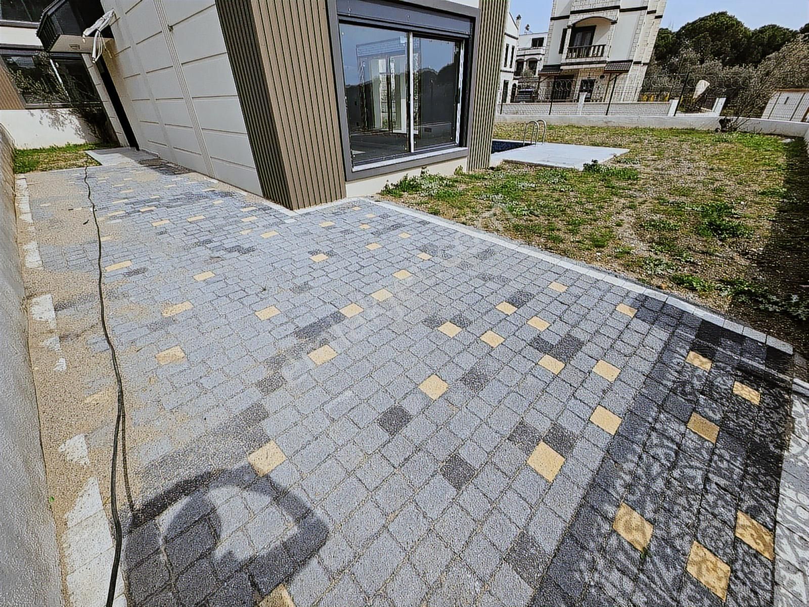 Eu Gayrimenkulden Girişte Odalı Havuzlu Tek Müstakil 5+1 Villa - Görsel 23