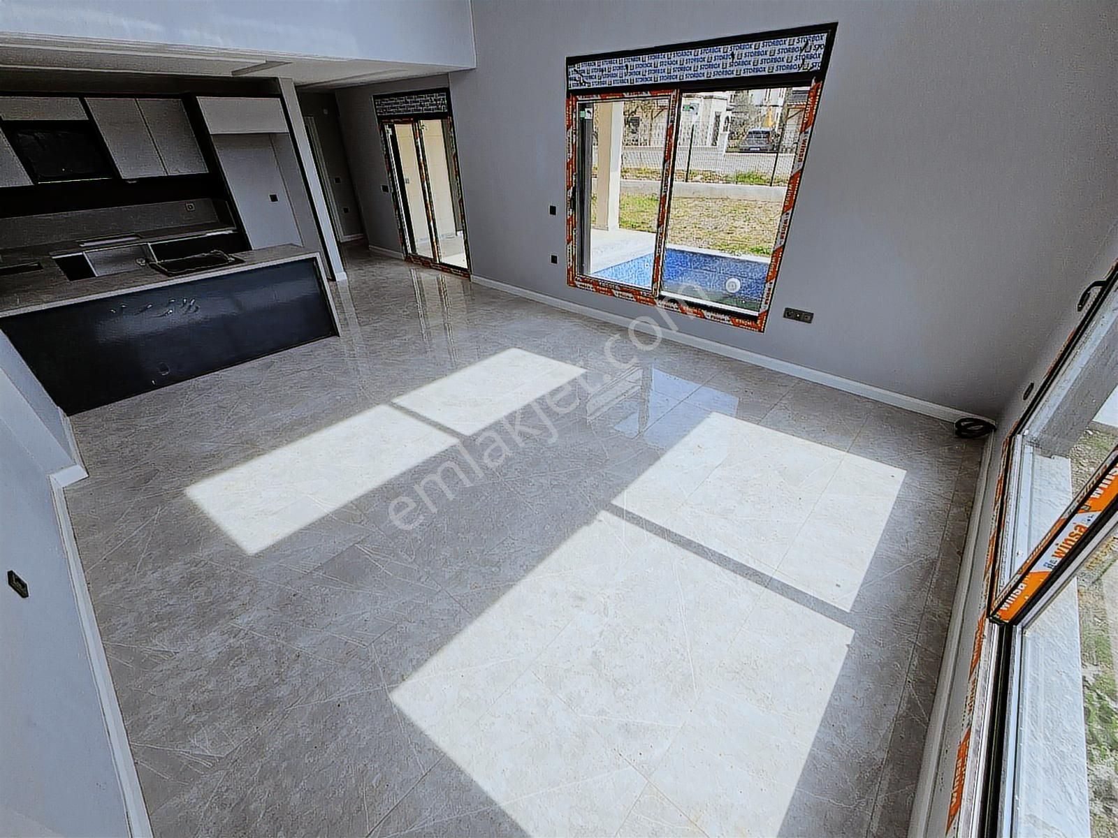 Eu Gayrimenkulden Girişte Odalı Havuzlu Tek Müstakil 5+1 Villa - Görsel 11