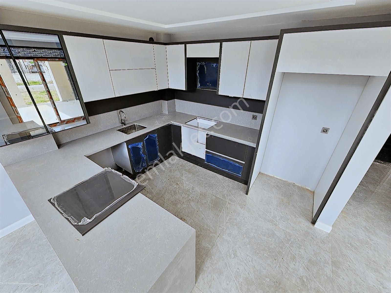 Eu Gayrimenkulden Girişte Odalı Havuzlu Tek Müstakil 5+1 Villa - Görsel 12