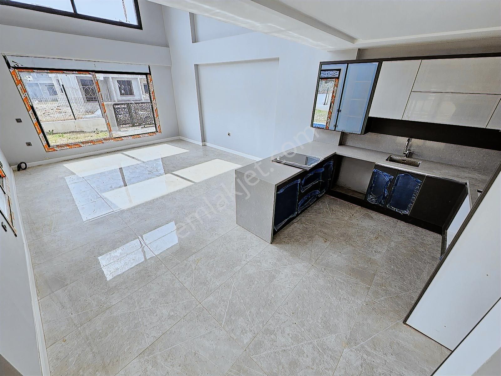 Eu Gayrimenkulden Girişte Odalı Havuzlu Tek Müstakil 5+1 Villa - Görsel 18