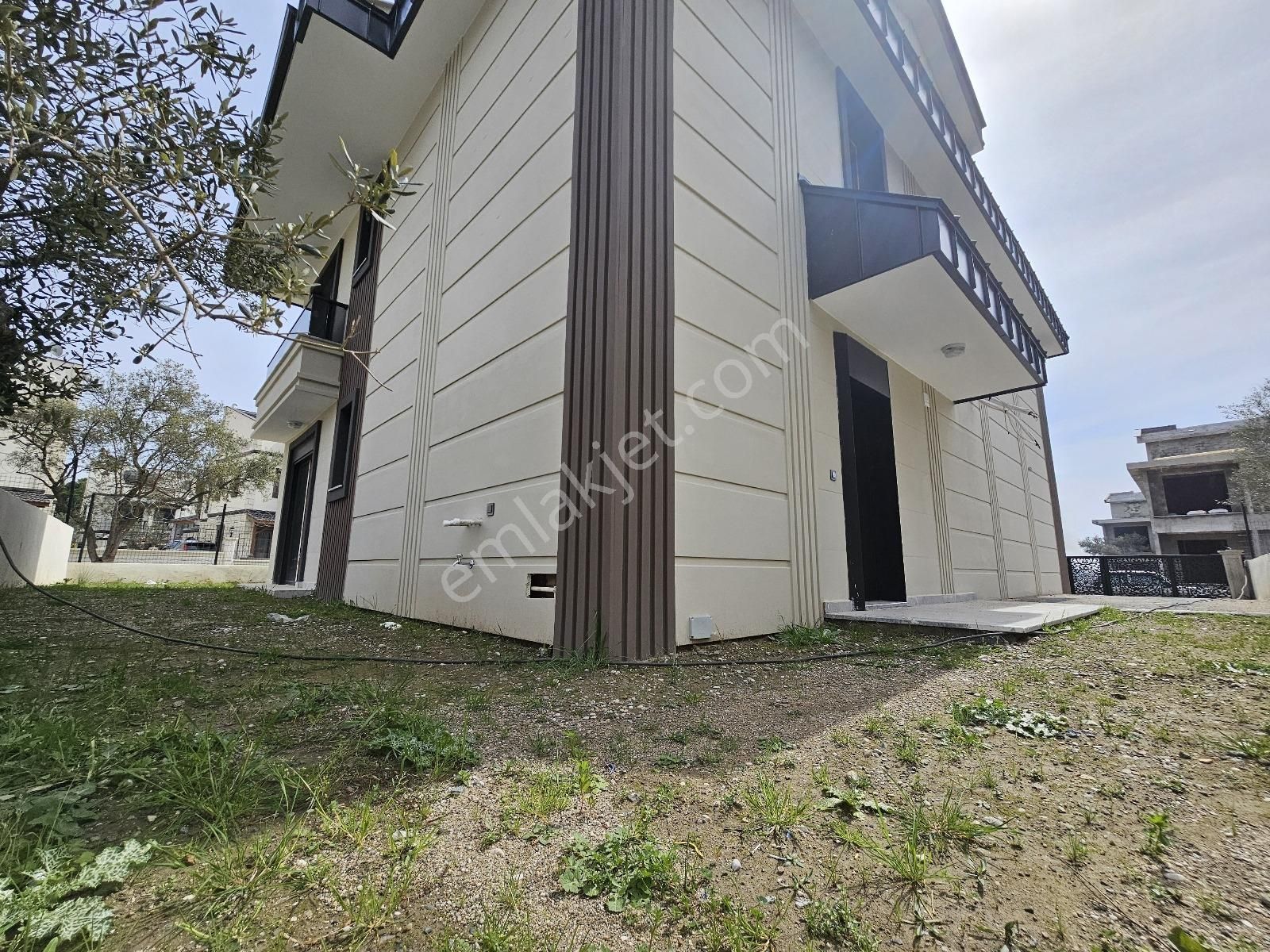 Eu Gayrimenkulden Girişte Odalı Havuzlu Tek Müstakil 5+1 Villa - Görsel 22