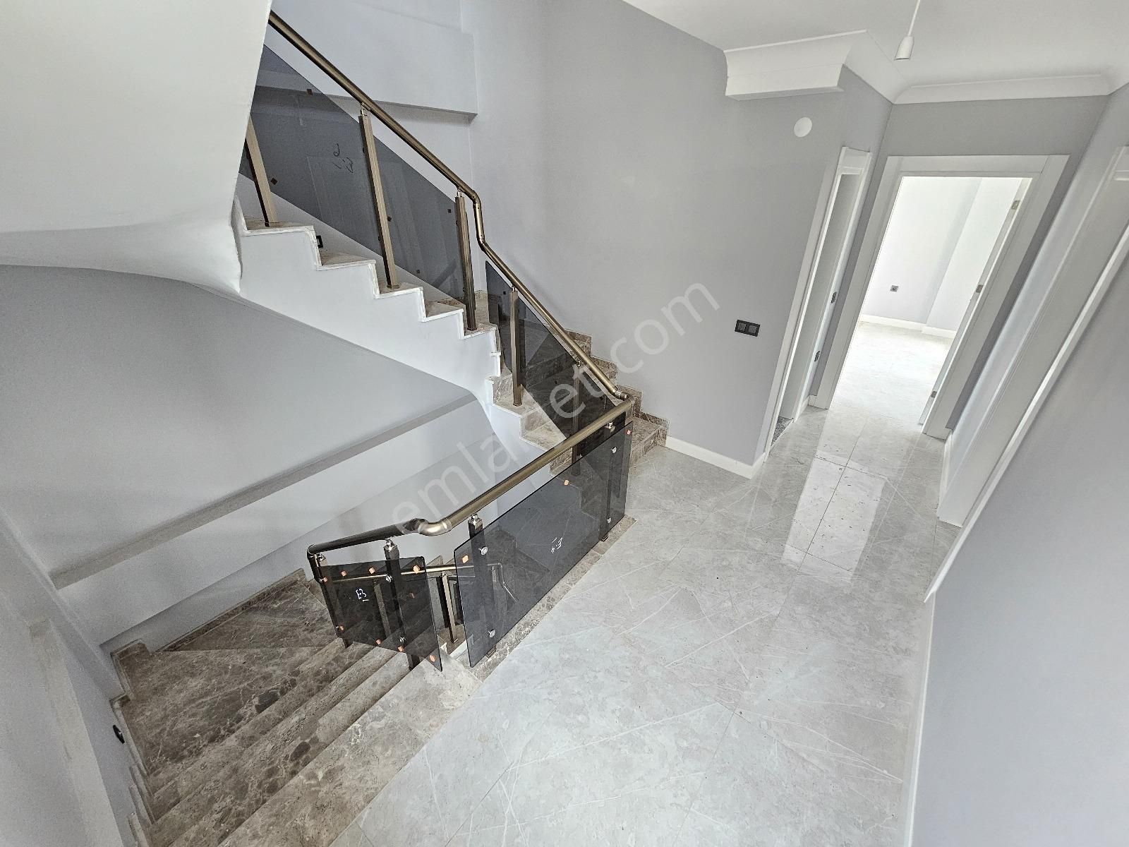 Eu Gayrimenkulden Girişte Odalı Havuzlu Tek Müstakil 5+1 Villa - Görsel 20