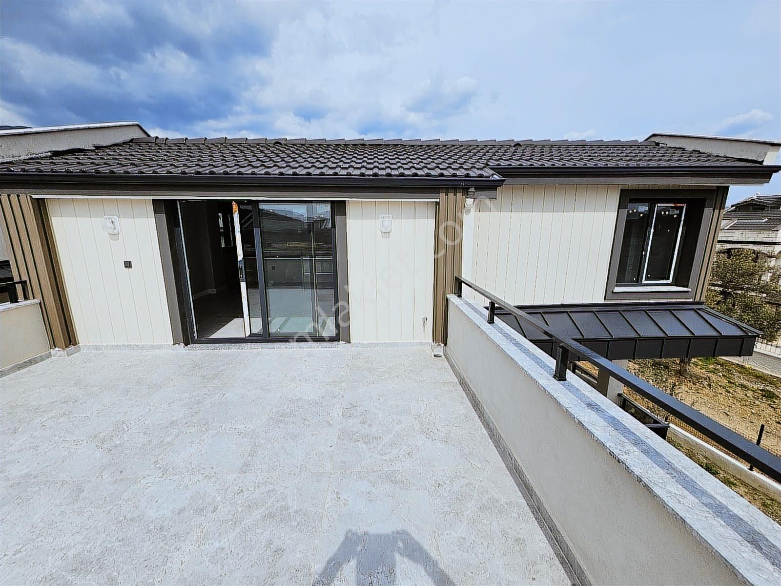 Eu Gayrimenkulden Girişte Odalı Havuzlu Tek Müstakil 5+1 Villa - Görsel 16